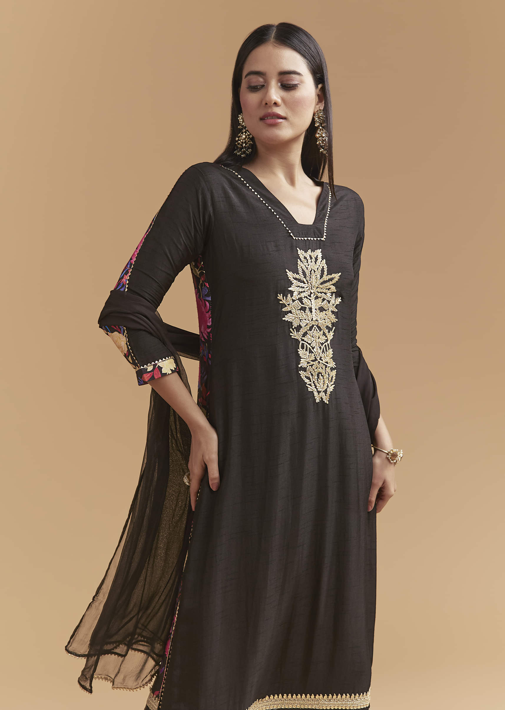 black-dola-silk-kurta-set-with-gota-work-and-floral-print-sg344748-4.jpg