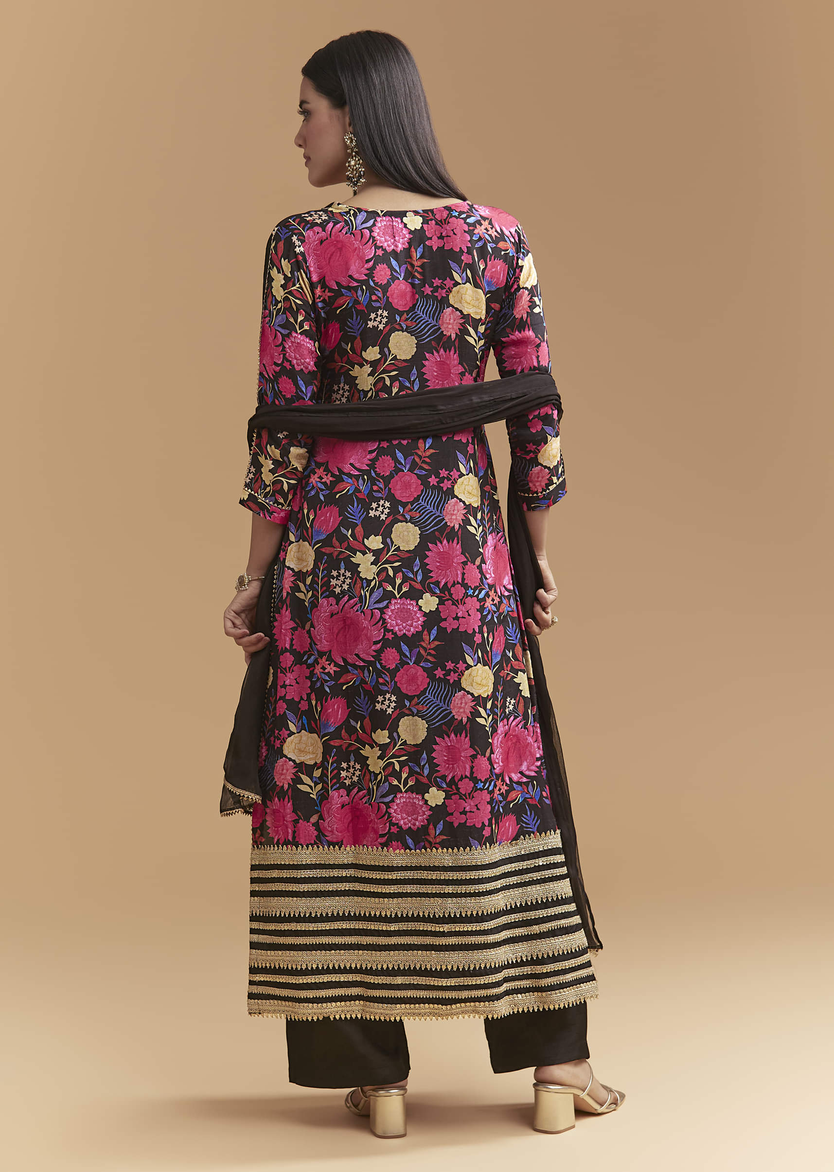 black-dola-silk-kurta-set-with-gota-work-and-floral-print-sg344748-5.jpg