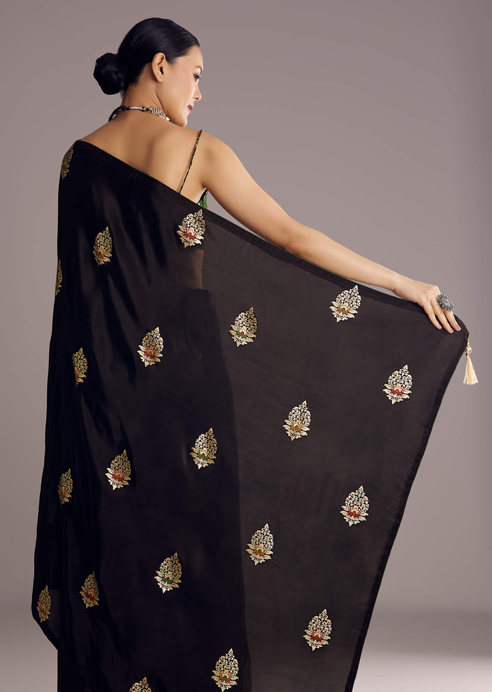 black-dola-silk-saree-with-woven-buttis-sg311873-4_67b9d942-b9d6-4074-a9a0-a5b779cd45a1.jpg