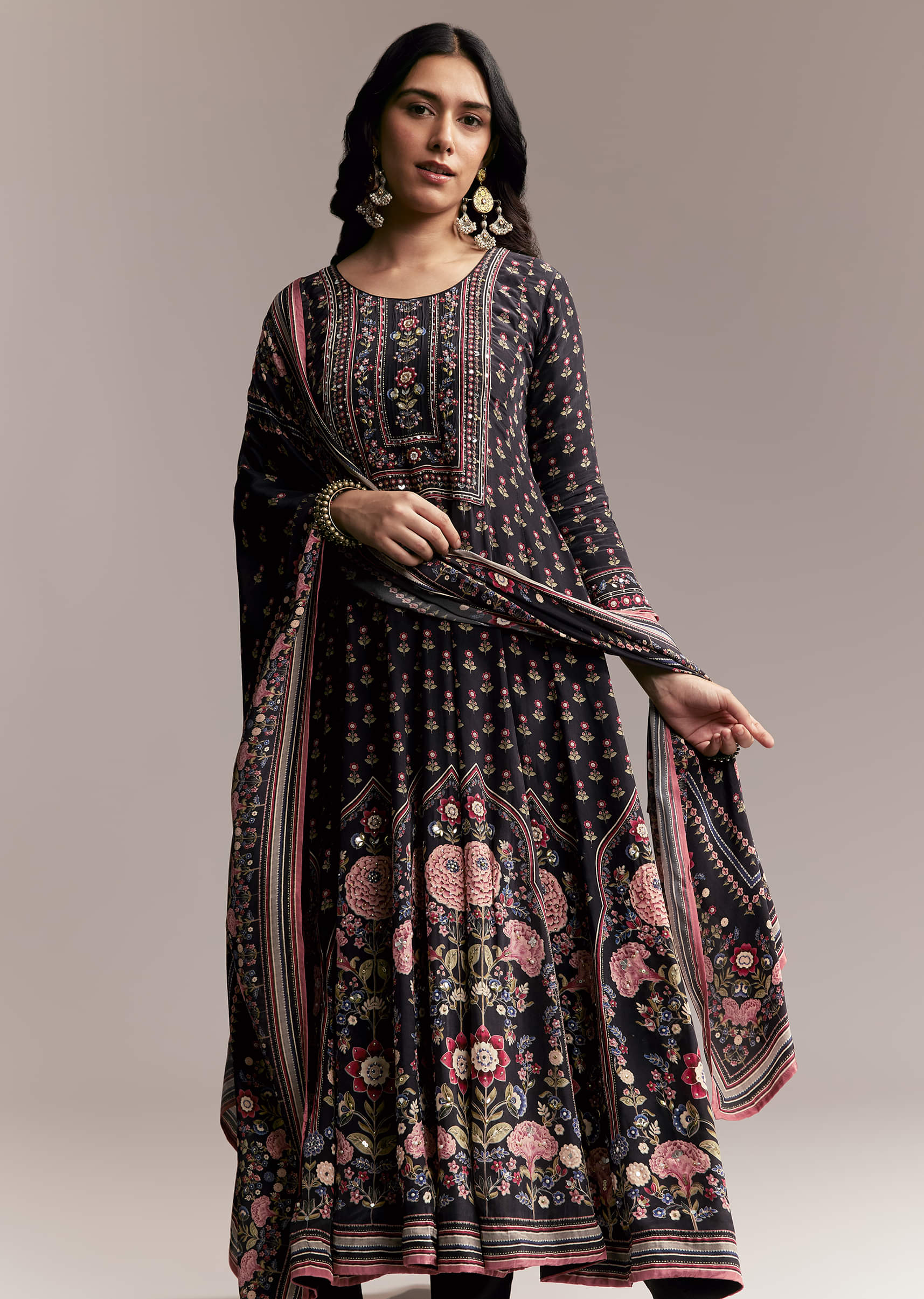 black-floral-printed-anarkali-set-sg339698-4.jpg