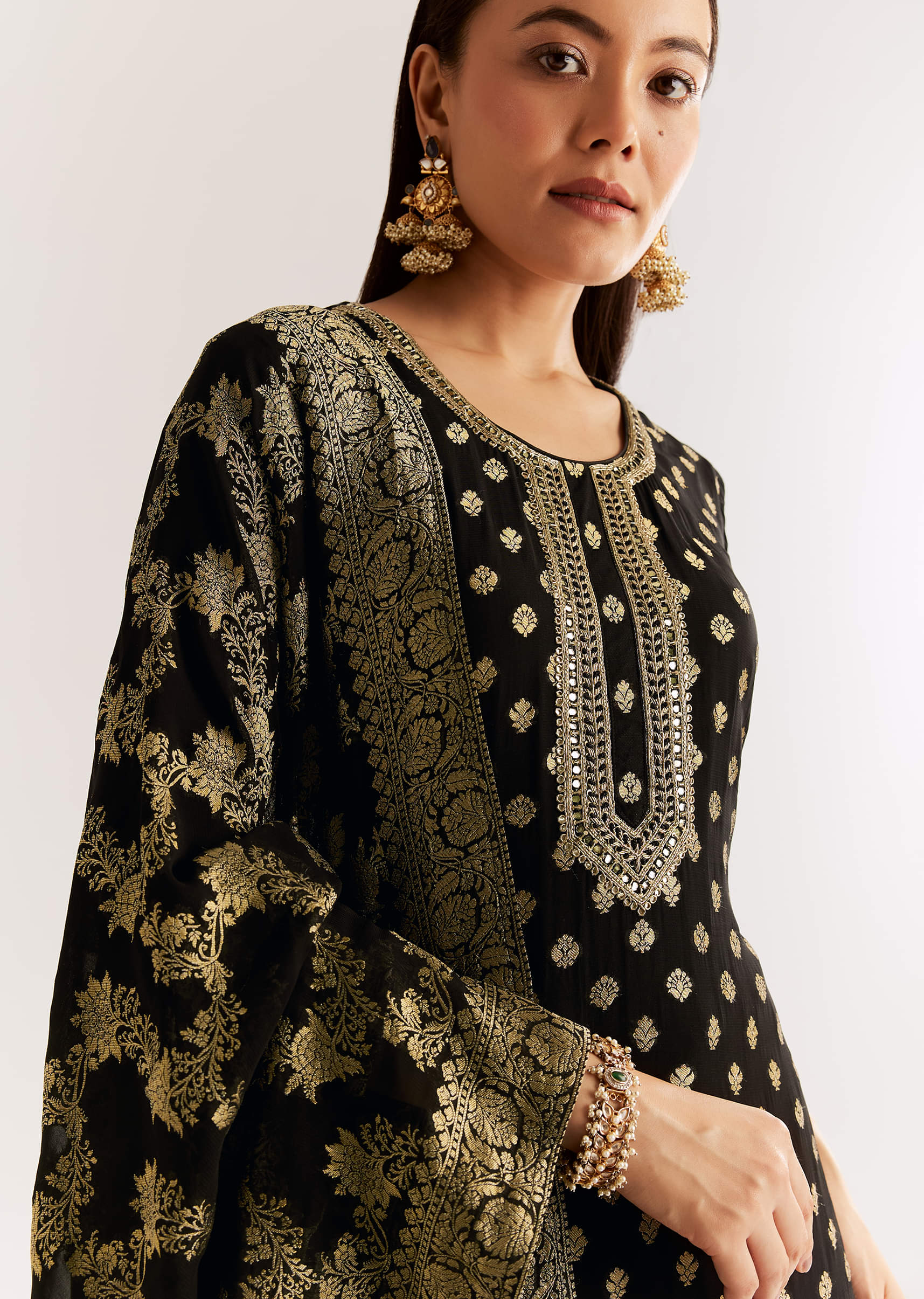 black-georgette-banarasi-kurta-set-with-mirror-and-cutdana-neckline-sg320352-1_ef2bbf8d-8782-4da6-ab1a-28d2710c0b94.jpg