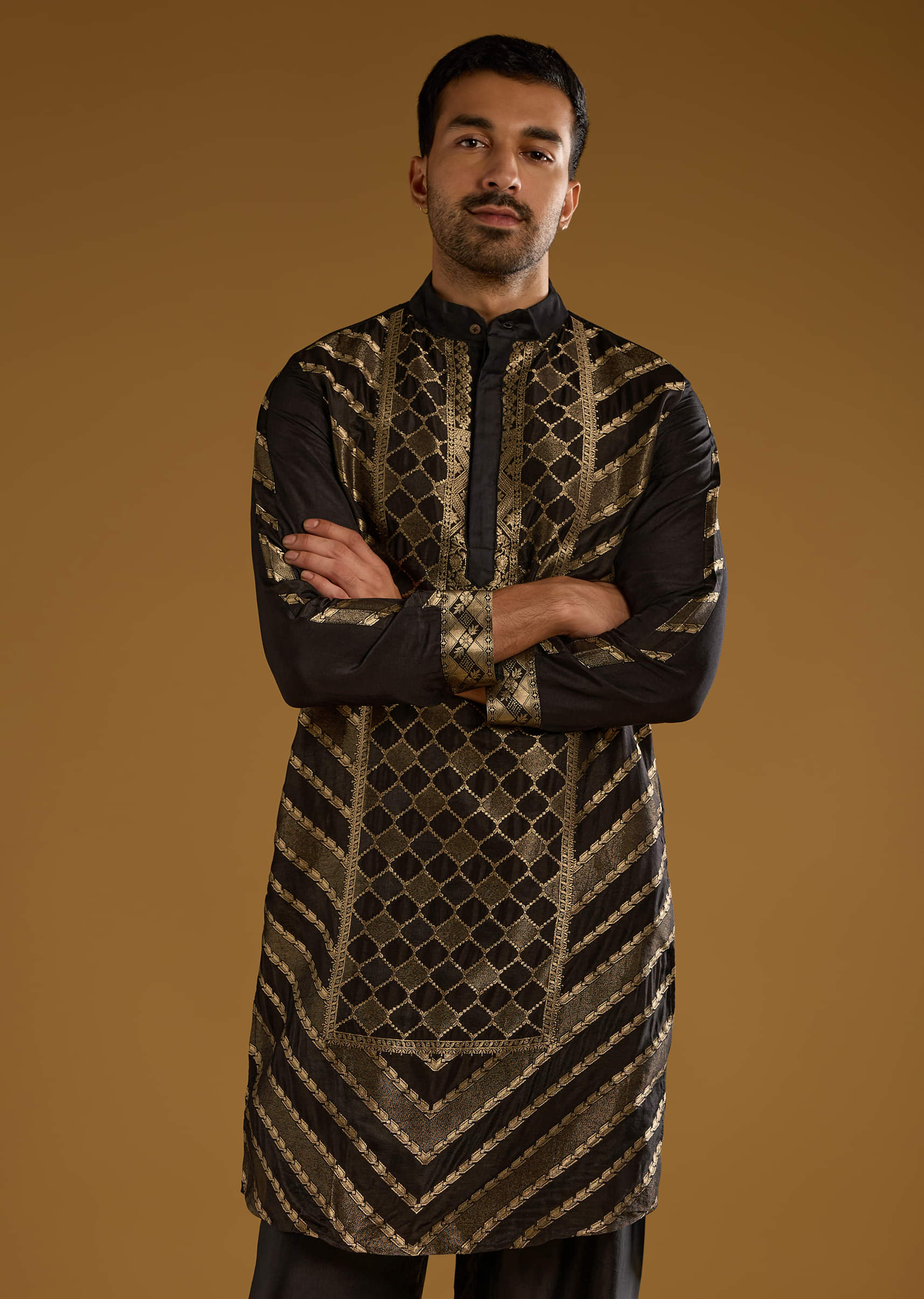 black-jacquard-kurta-set-for-men-with-handwoven-work-sg359364-4.jpg