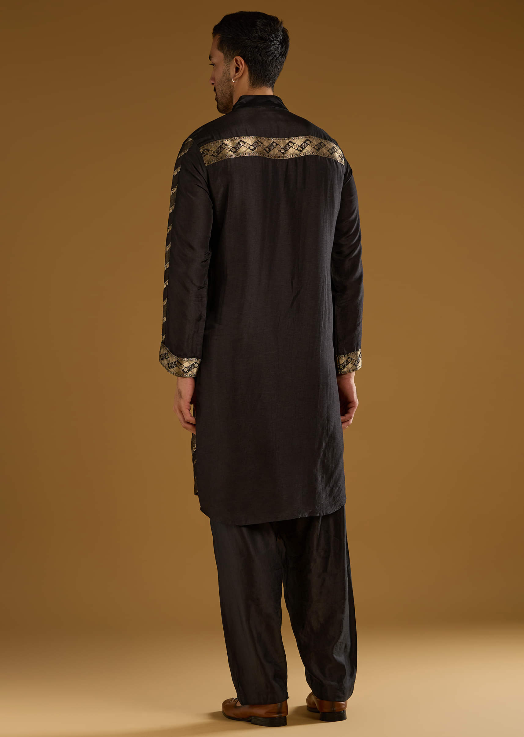 black-jacquard-kurta-set-for-men-with-handwoven-work-sg359364-5.jpg