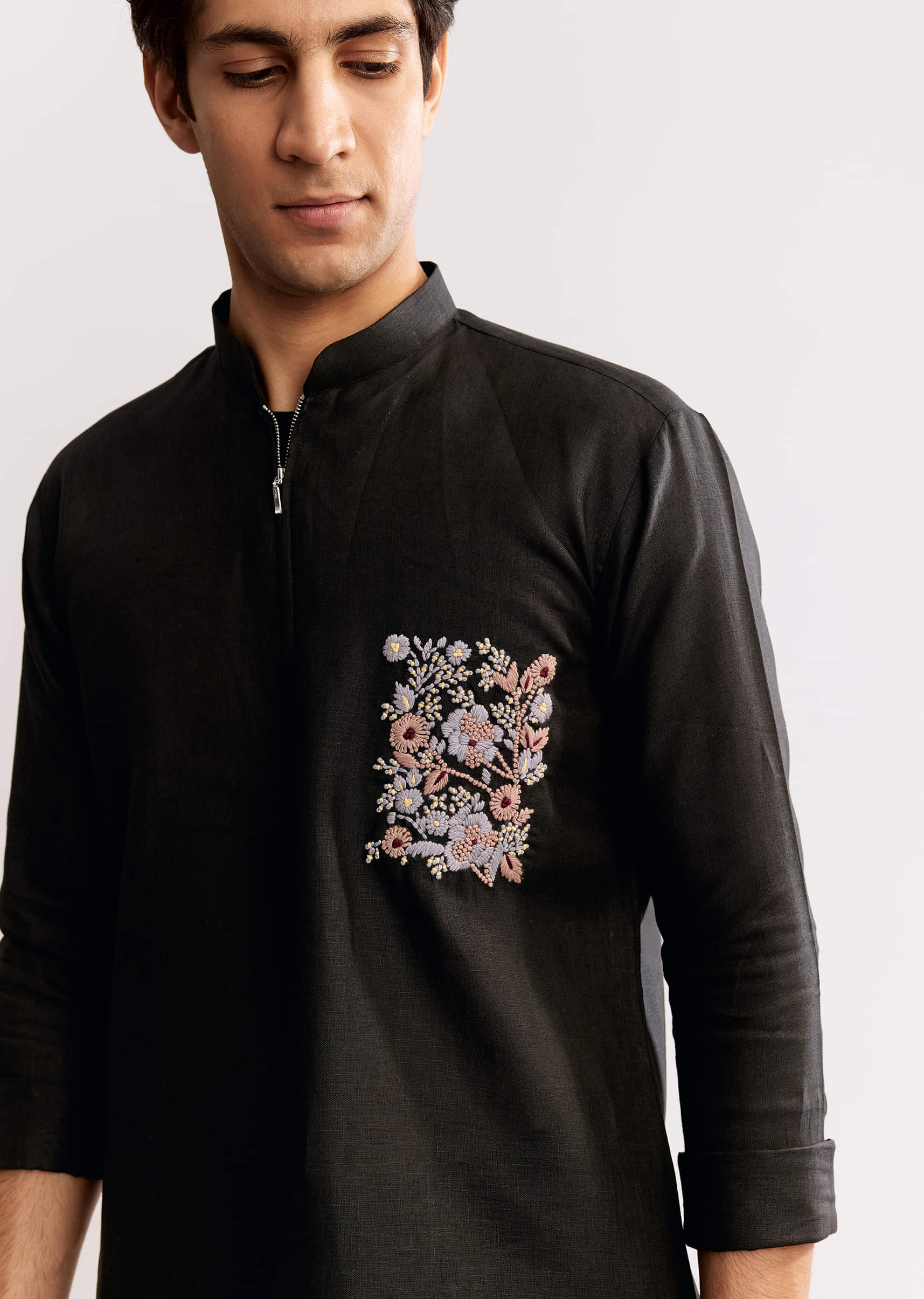 black-linen-kurta-set-with-embroidery-sg320001-1_4e984b40-91fe-4546-a8a7-eac3c8c34d76.jpg