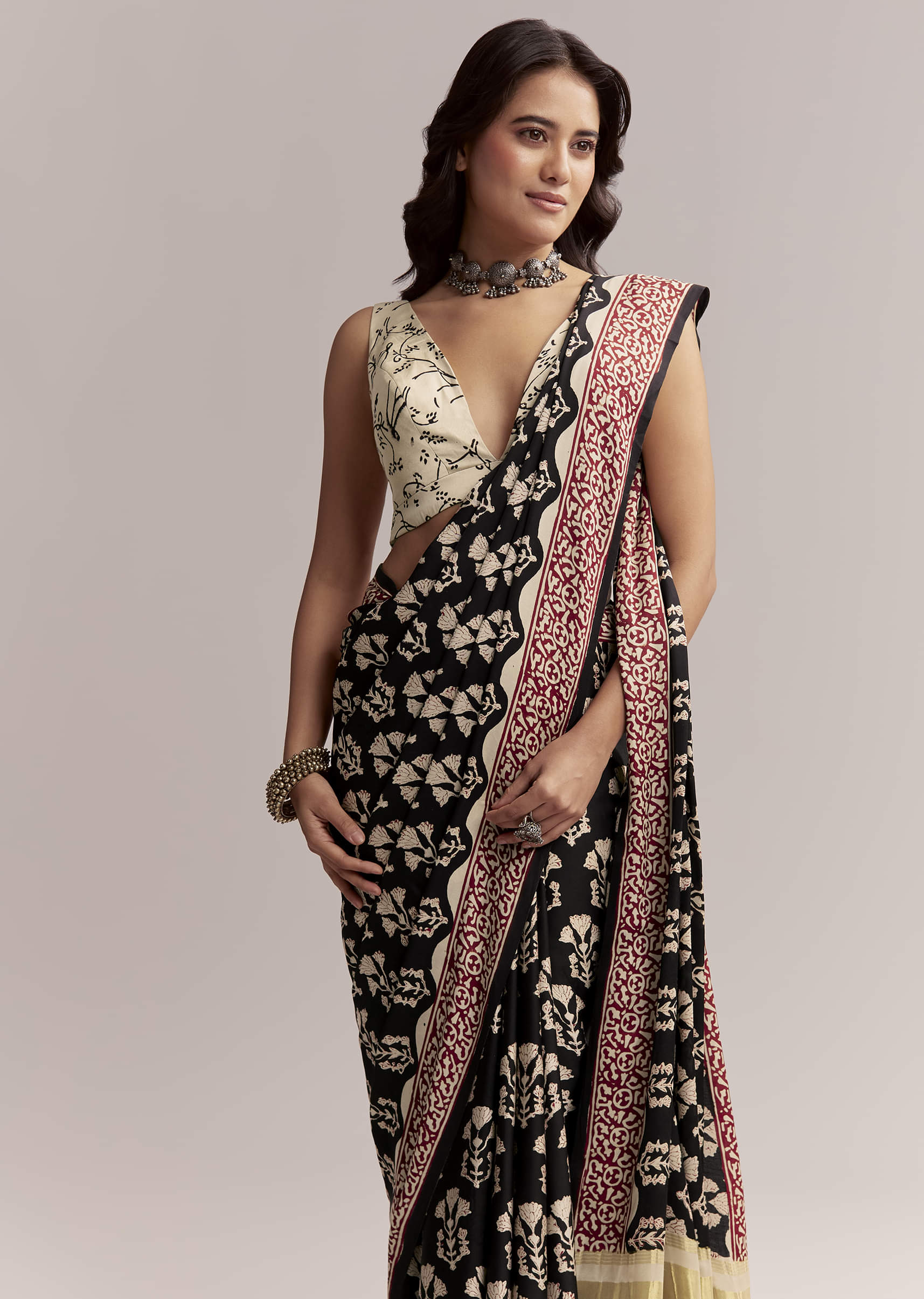 black-linen-printed-saree-with-hand-block-ajrakh-leaf-print-sg312003-5.jpg