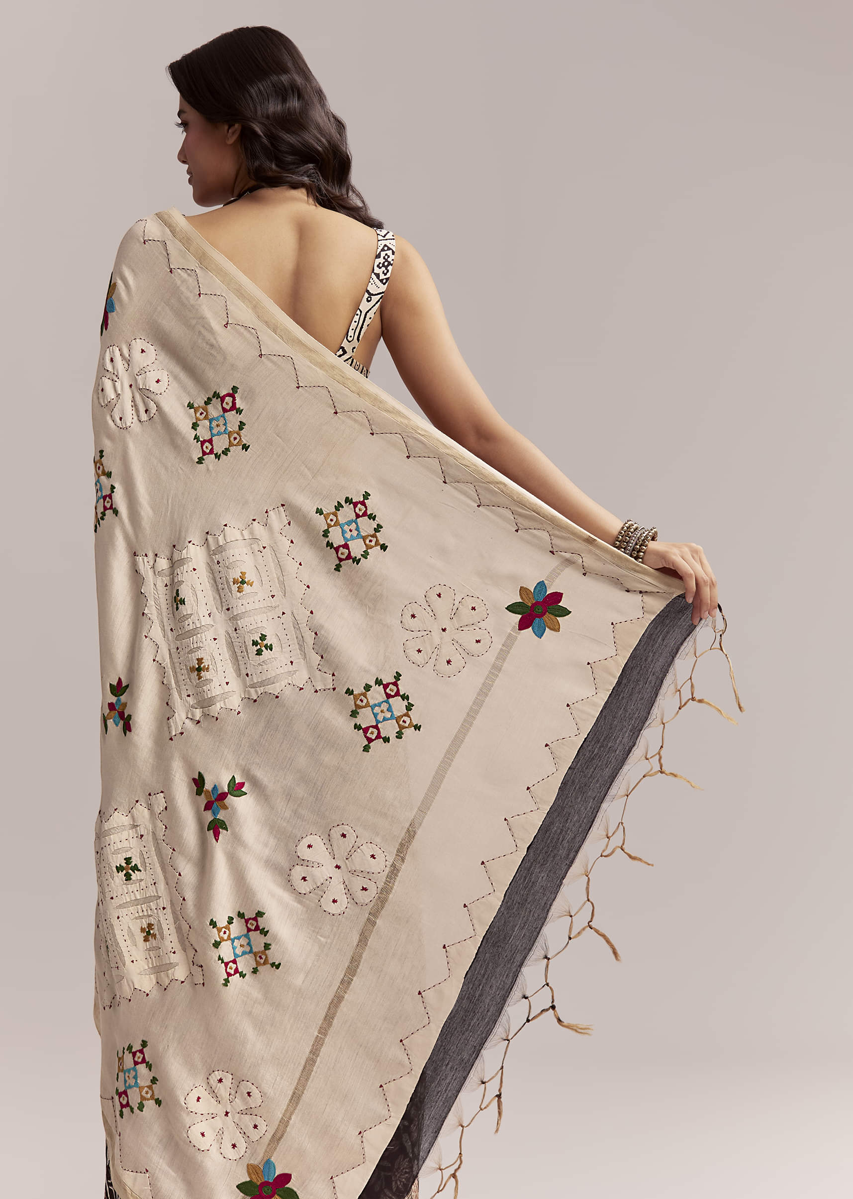 black-linen-printed-saree-with-heritage-floral-ajrakh-print-sg311979-6.jpg