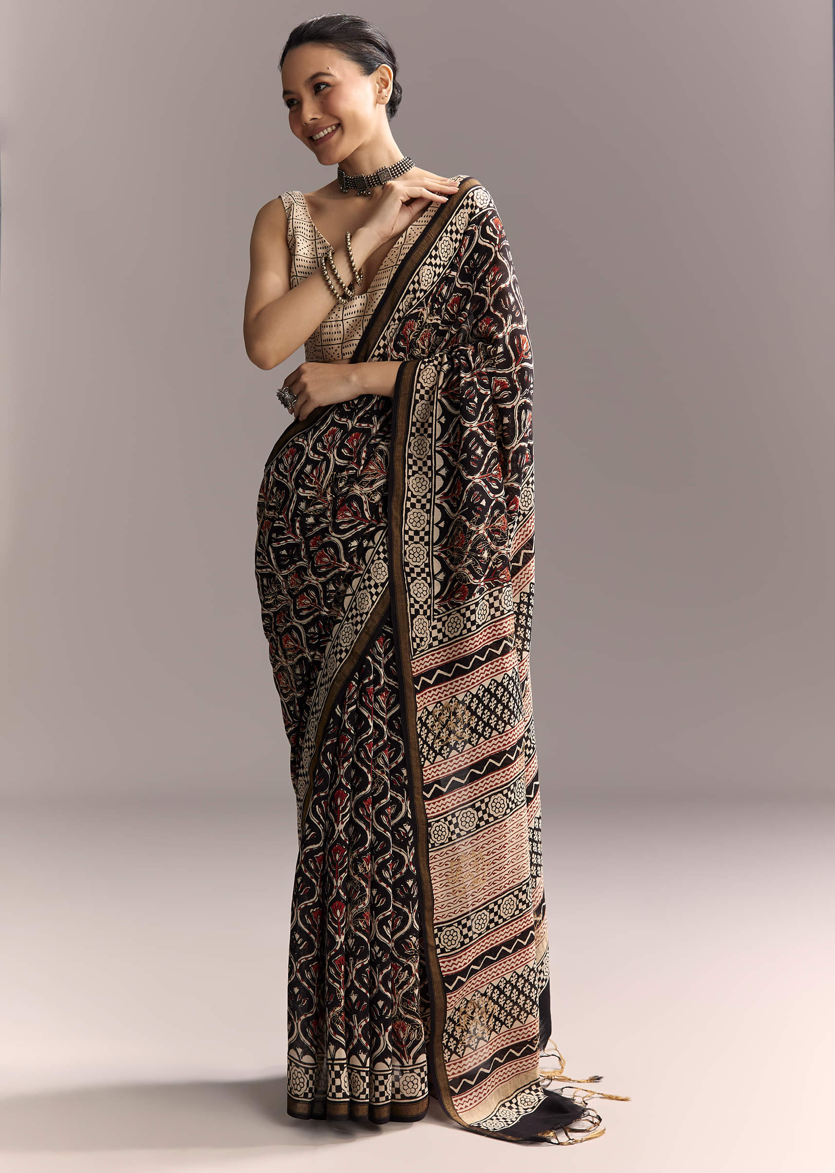 black-linen-saree-with-authentic-ajrakh-print-and-maroon-border-sg311978-3.jpg