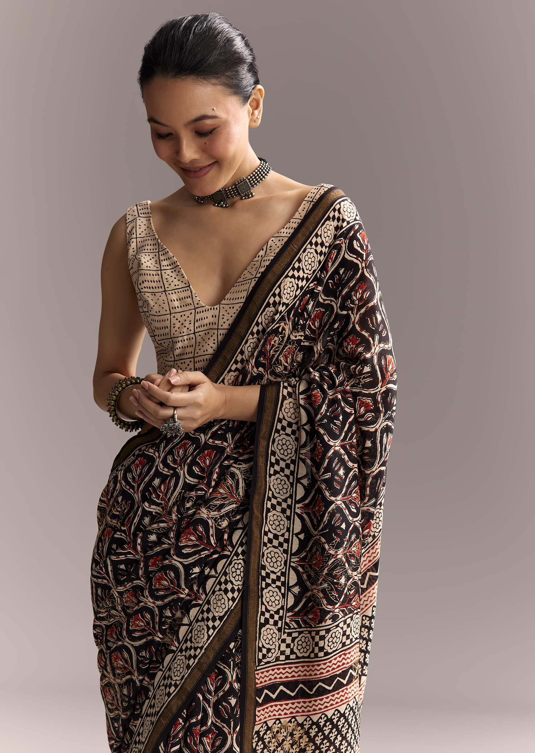 black-linen-saree-with-authentic-ajrakh-print-and-maroon-border-sg311978-5.jpg