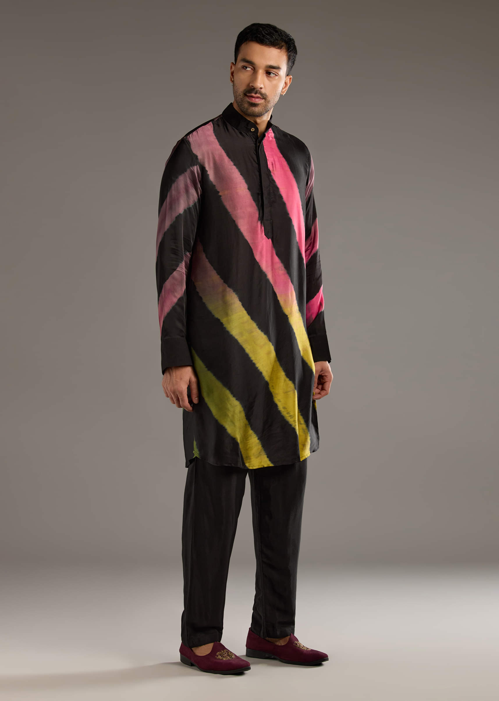 black-modal-kurta-set-for-men-with-hand-dyed-leheriya-print-sg349621-3.jpg