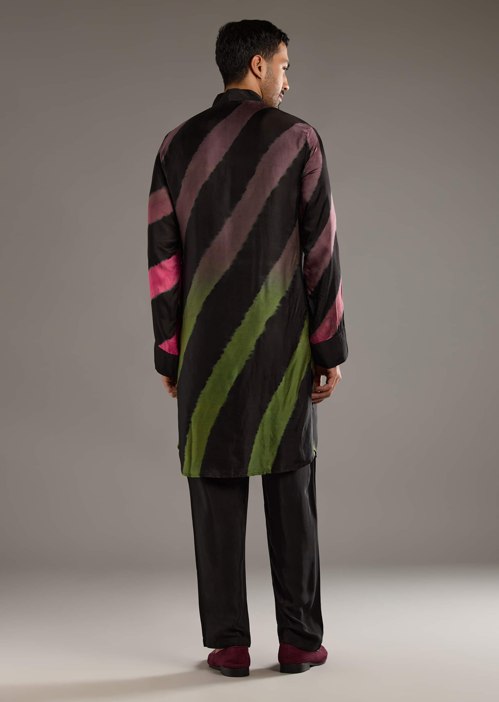 black-modal-kurta-set-for-men-with-hand-dyed-leheriya-print-sg349621-5.jpg