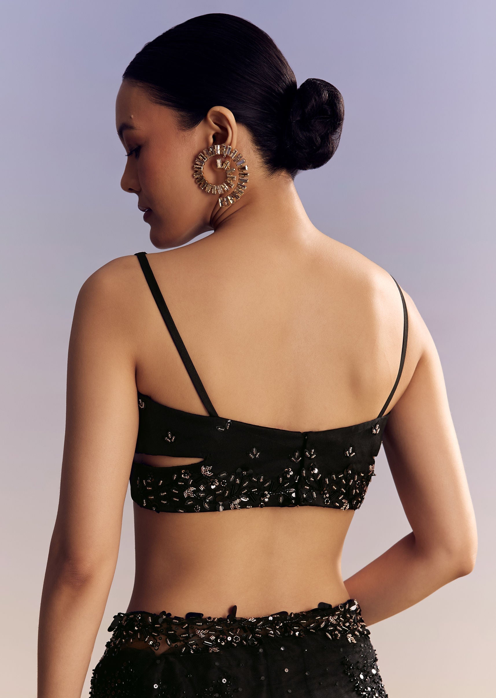 black-net-saree-with-golden-sequins-and-cutdana-embroidery-sg319863-8_63456c54-70aa-4a7d-ba50-3e7da00bb1cc.jpg