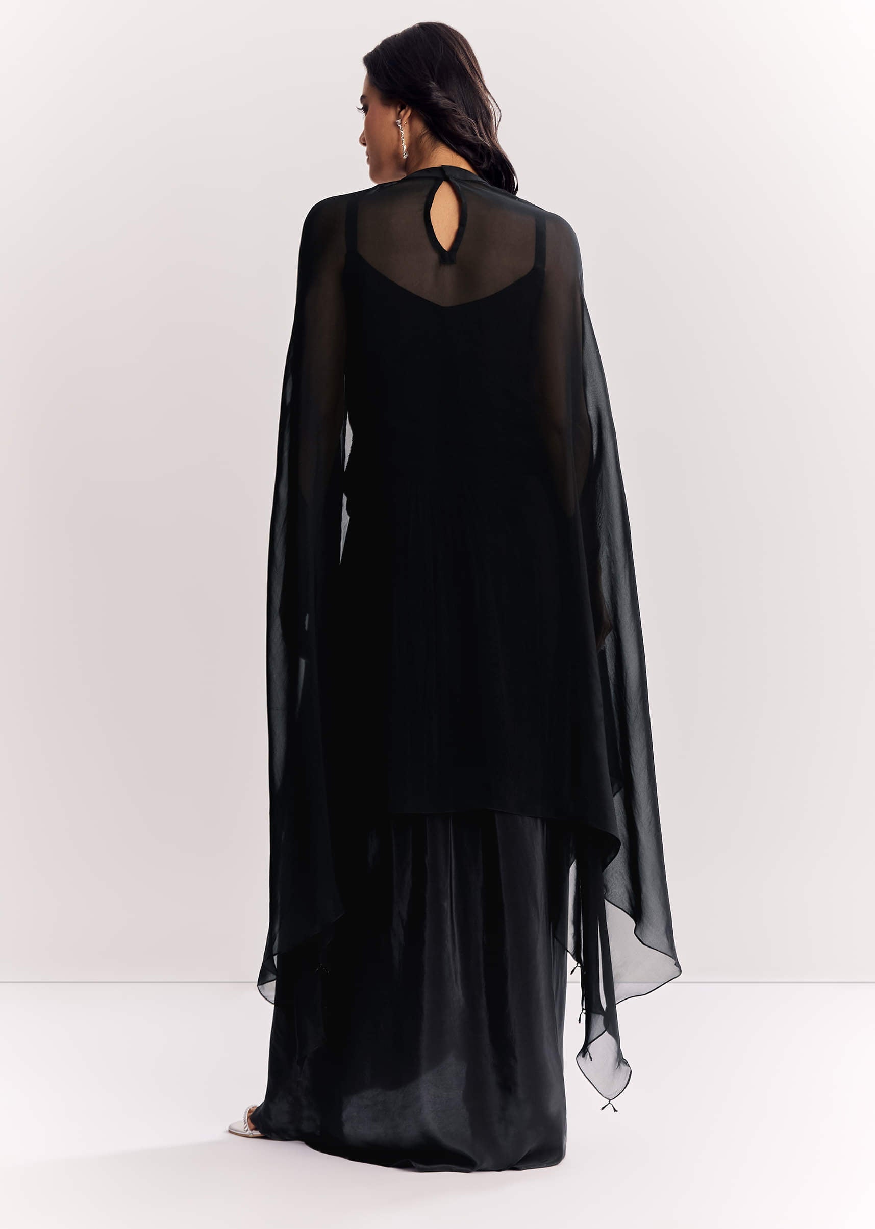 black-organza-cape-suit-with-sequins-and-cutdana-embroidered-top-sg324290-5_5e7612fc-70ea-4e1e-8e47-b89a1269dbca.jpg
