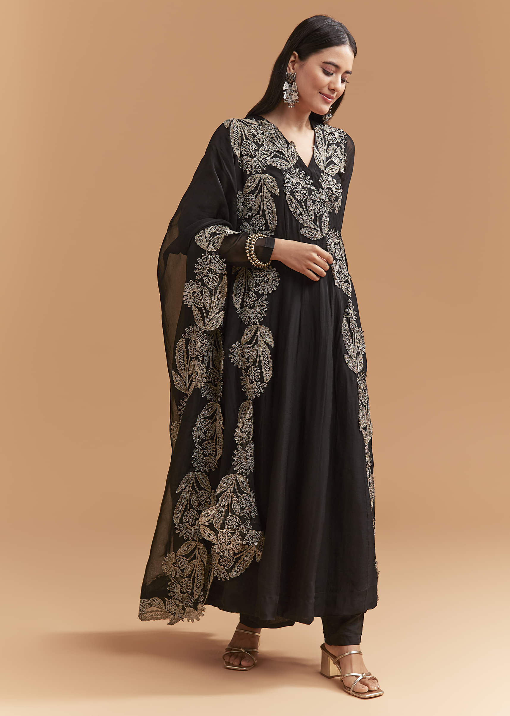black-organza-kurta-set-with-intricate-zari-embroidery-sg346988-3.jpg
