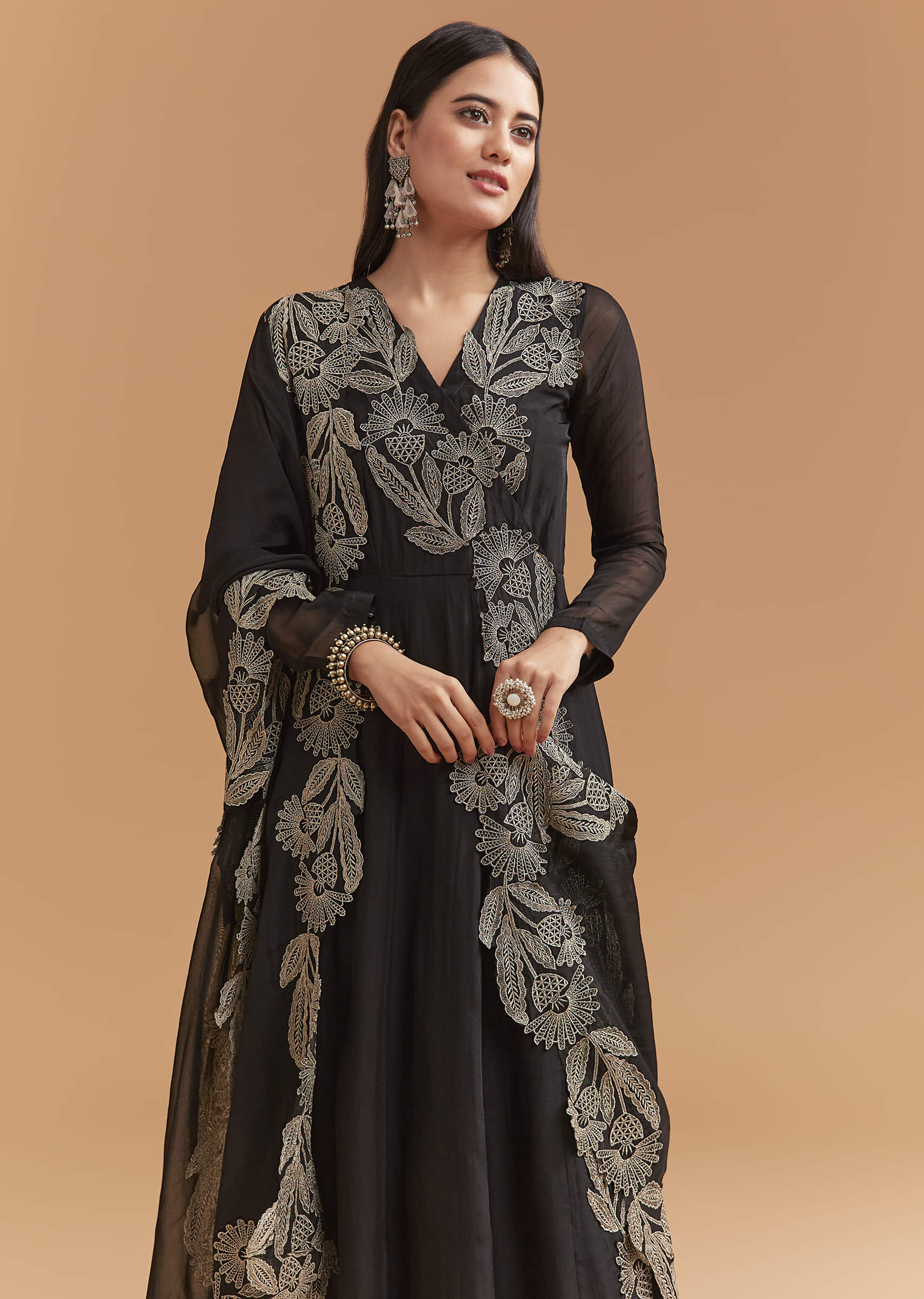 black-organza-kurta-set-with-intricate-zari-embroidery-sg346988-4.jpg