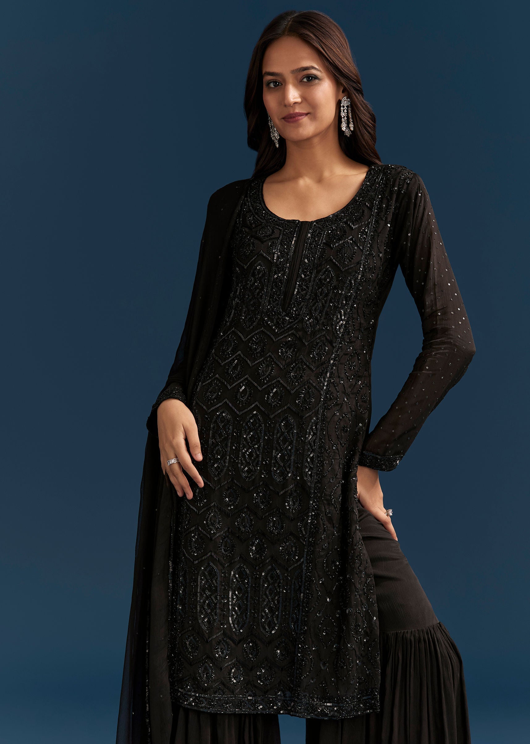 black-pakistani-palazzo-suit-with-sequins-embellished-kurta-and-dupatta-sg260406-1_6b2992c5-0a21-4344-8dc5-8293709c1b7c.jpg