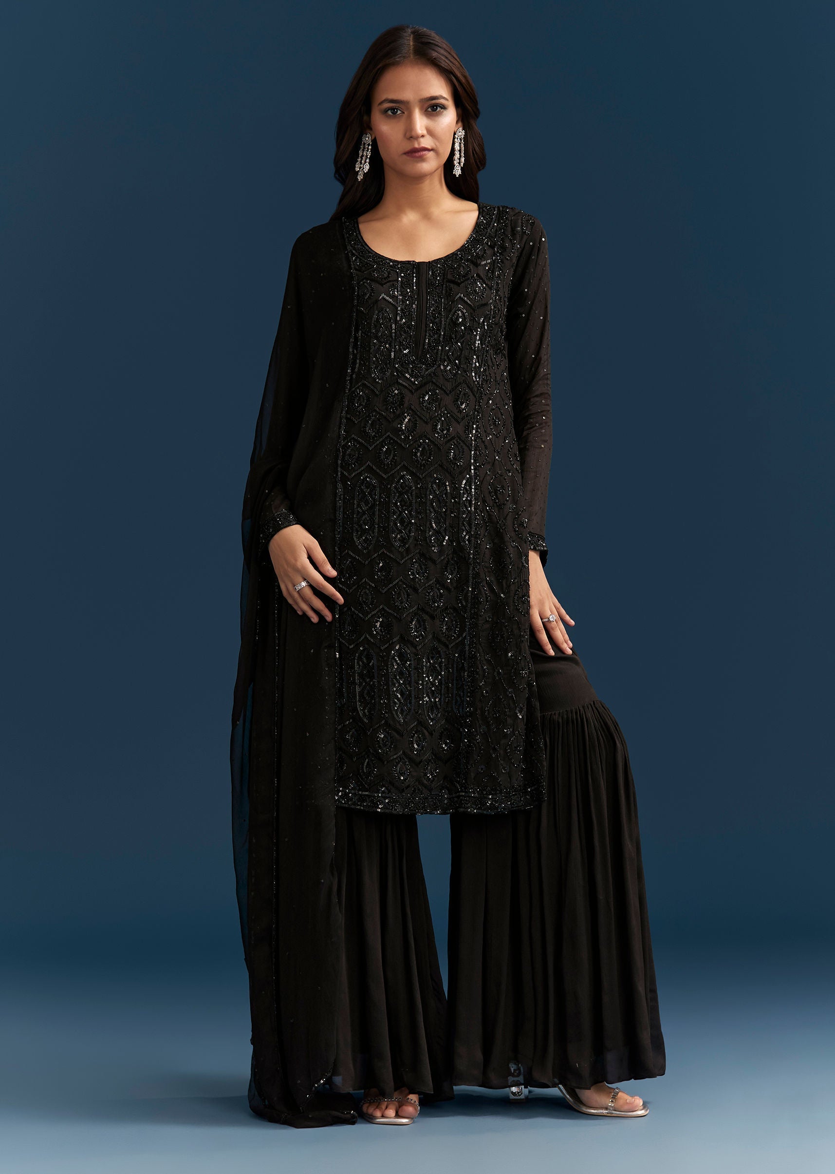 black-pakistani-palazzo-suit-with-sequins-embellished-kurta-and-dupatta-sg260406-2_0b4128f3-419b-4037-9262-378f42a3772b.jpg