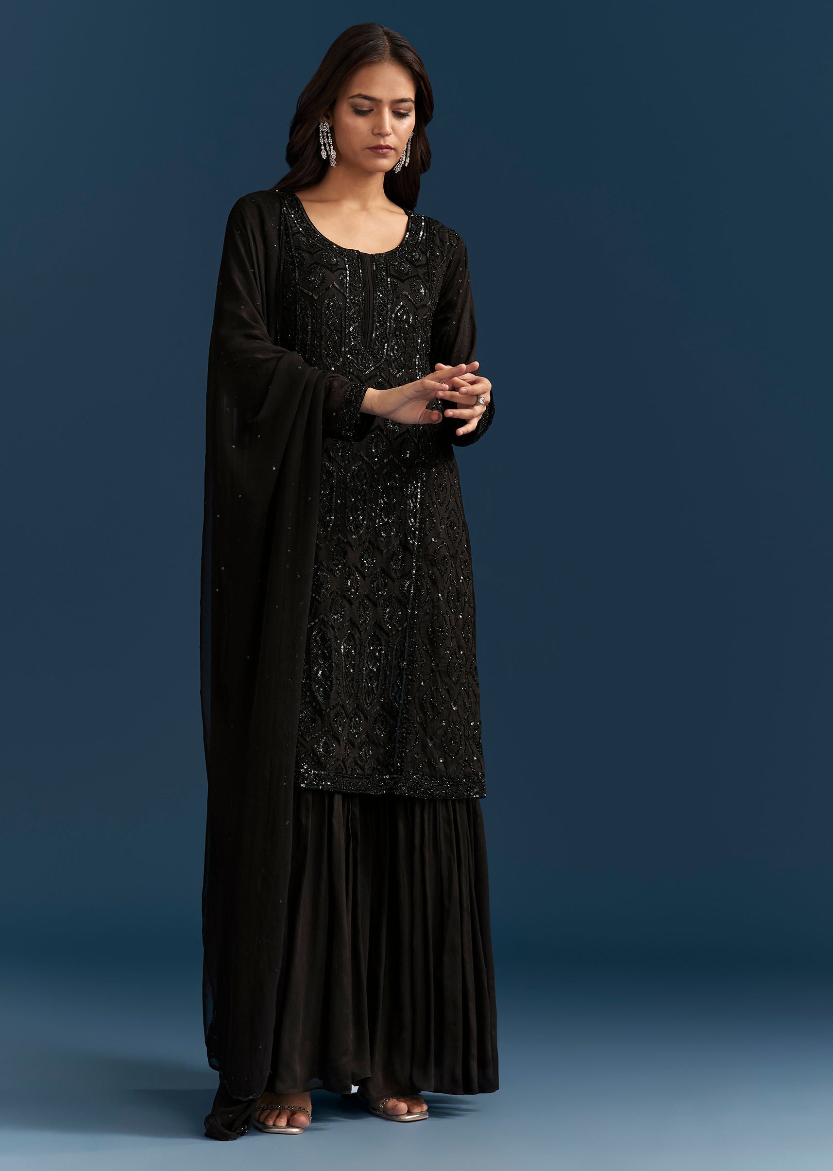 black-pakistani-palazzo-suit-with-sequins-embellished-kurta-and-dupatta-sg260406-4_d7701252-6d83-41a2-87d6-50f217496d78.jpg