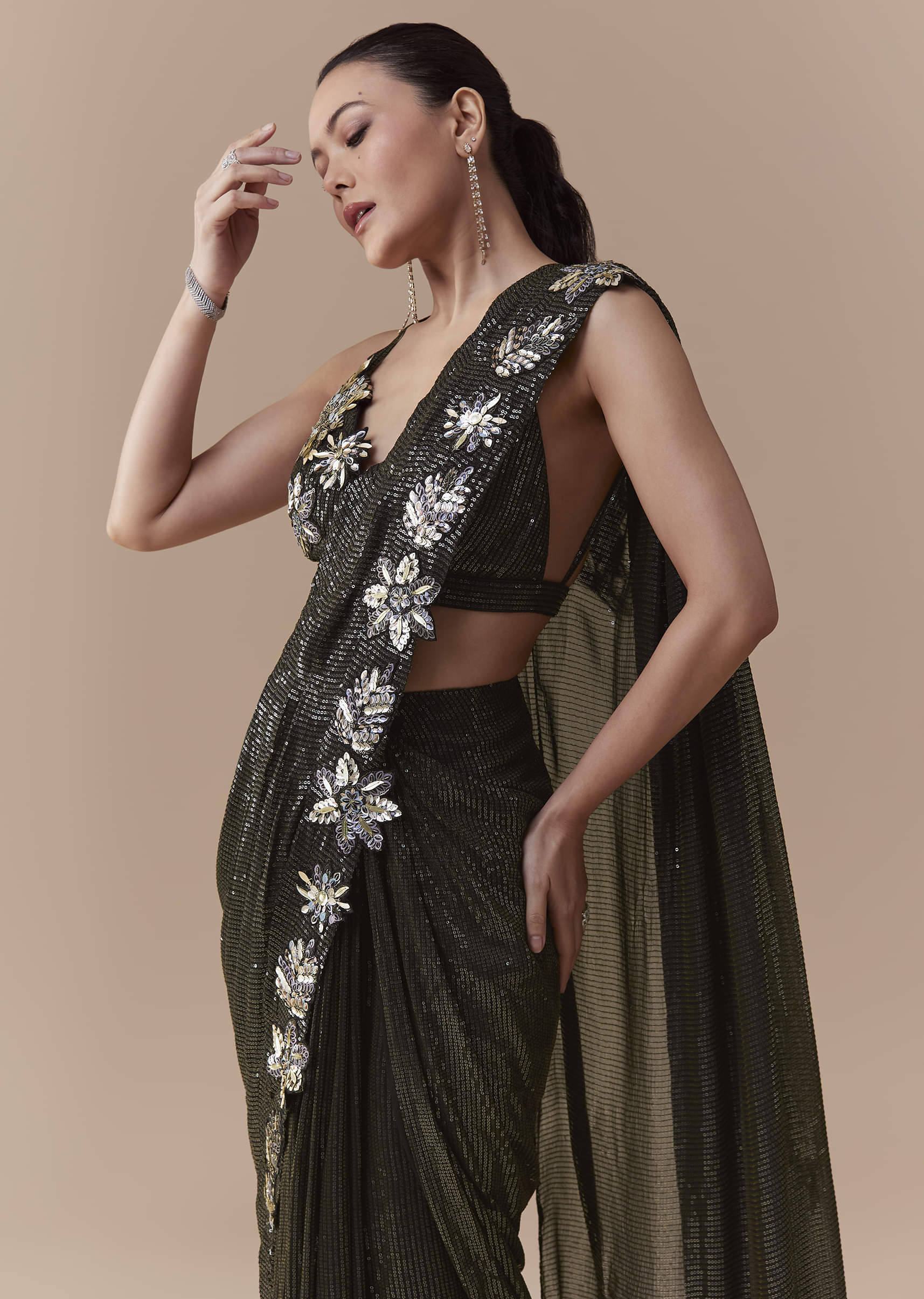 black-ready-pleated-georgette-saree-with-sequin-wor-blouse-sg325489-4.jpg