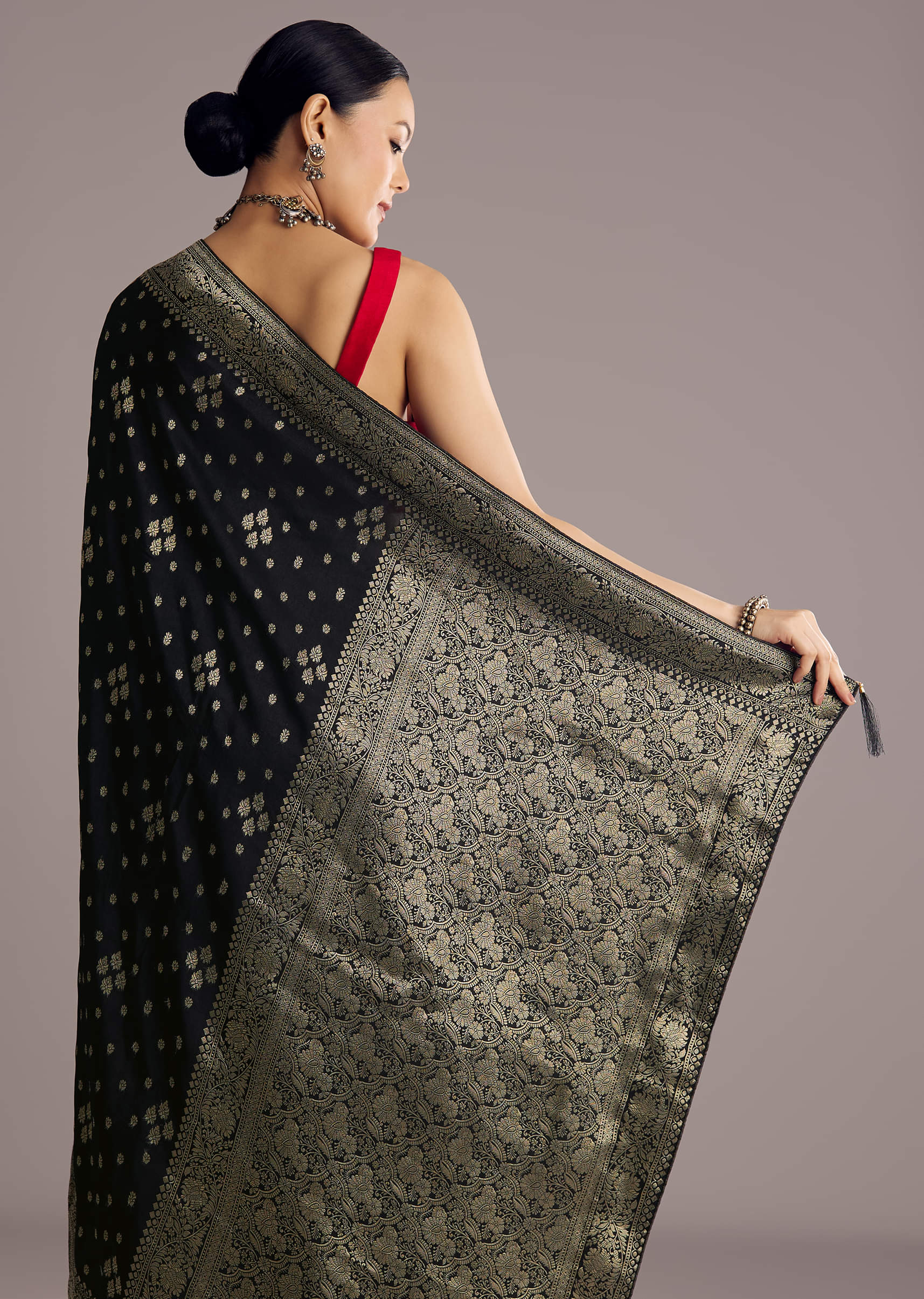 black-saree-with-woven-buttis-in-brocade-weave-sg311850-4_a868d844-2858-4738-be8c-36e875238bec.jpg