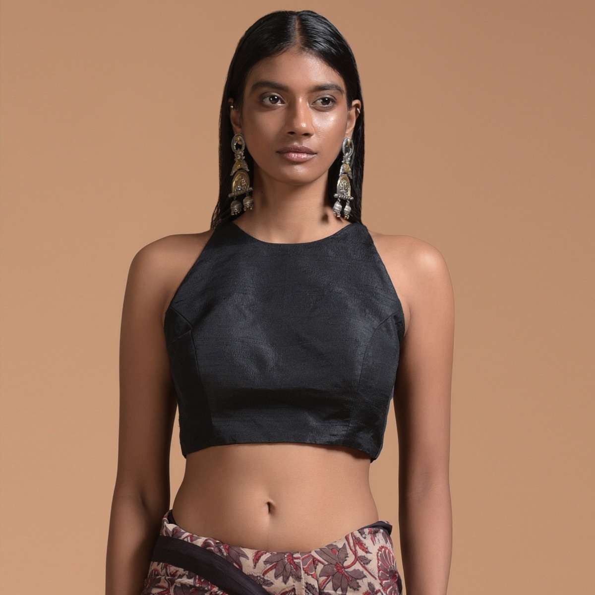 black-sleeveless-blouse-in-raw-silk-with-halter-neckline-online-kalki-fashion-m001blat322y-sg48316_3_21e9a5d4-337d-4849-81d0-7256484876f1.jpg