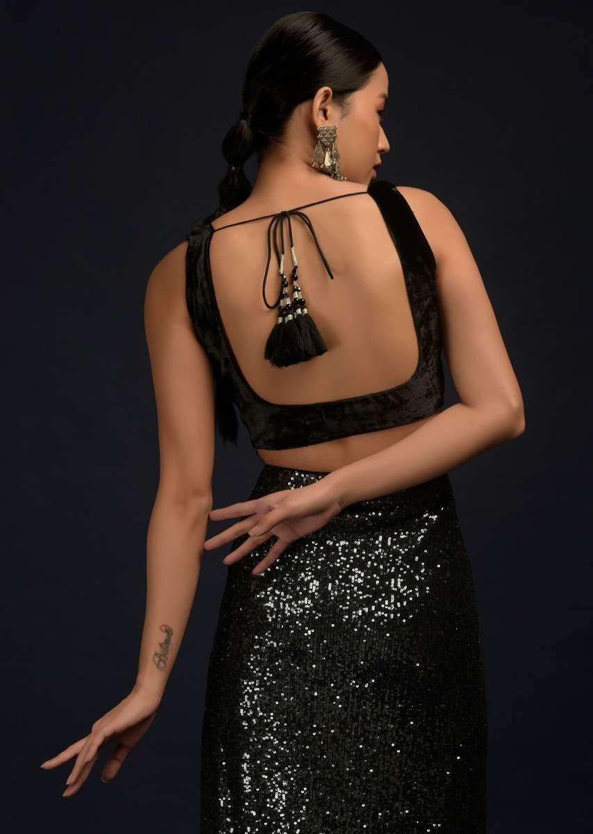 black-sleeveless-blouse-in-velvet-with-scooped-neckline-and-tassel-dori-on-the-back-online-kalki-fashion-m001blra475y-sg61798_1_df03987f-1535-4fbf-bf0f-b0e0ee3c27e8.jpg
