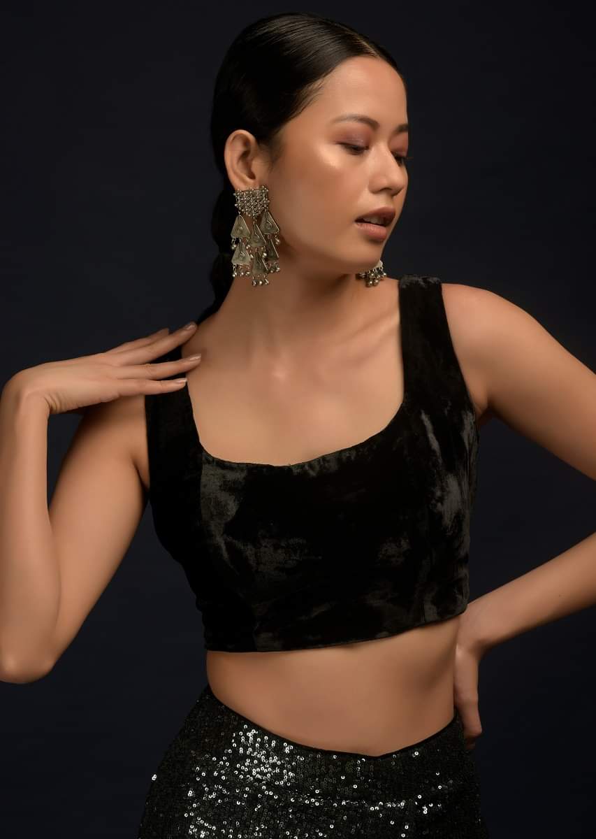 black-sleeveless-blouse-in-velvet-with-scooped-neckline-and-tassel-dori-on-the-back-online-kalki-fashion-m001blra475y-sg61798_2_d540c99b-566b-4623-be2d-3493ba0ddd91.jpg