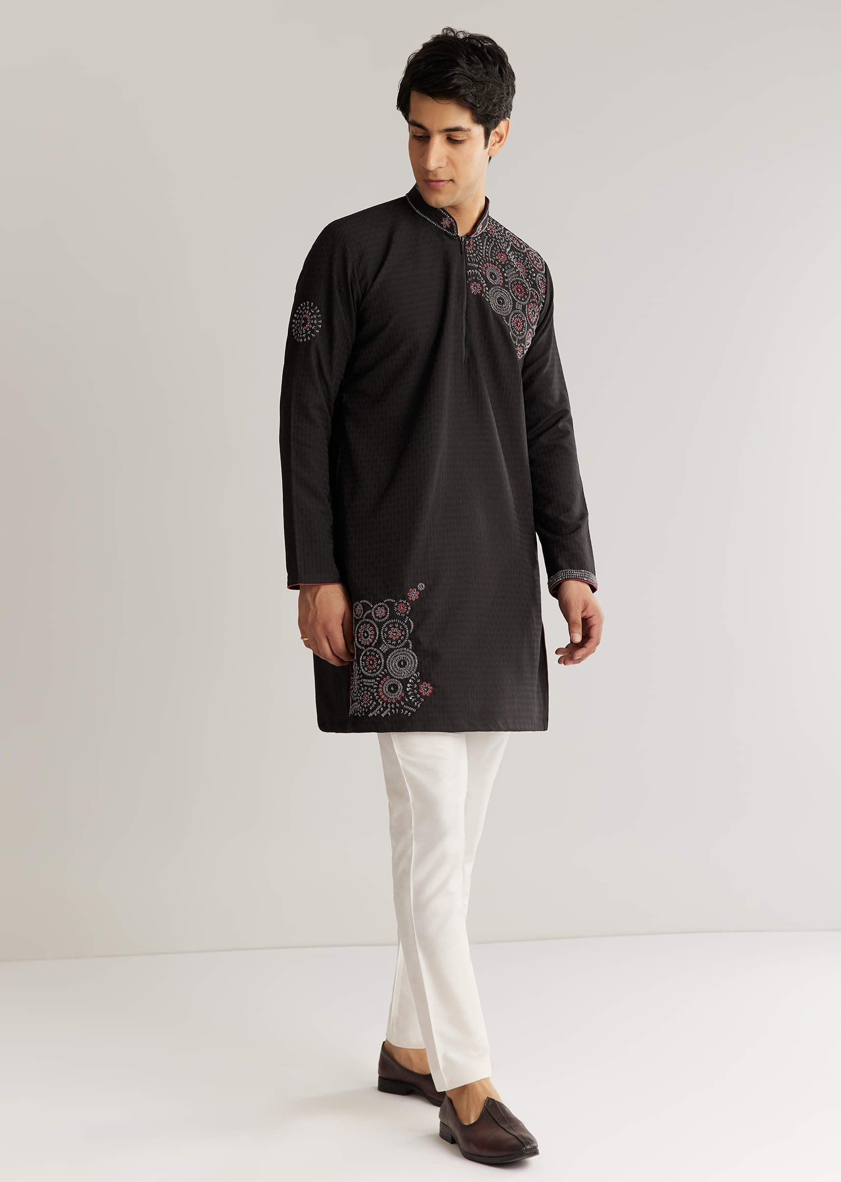 black-suiting-sequin-resham-threadwork-kurta-set-sg323680-2_6fa01c91-aa63-4610-91f2-85a1e0a545f5.jpg