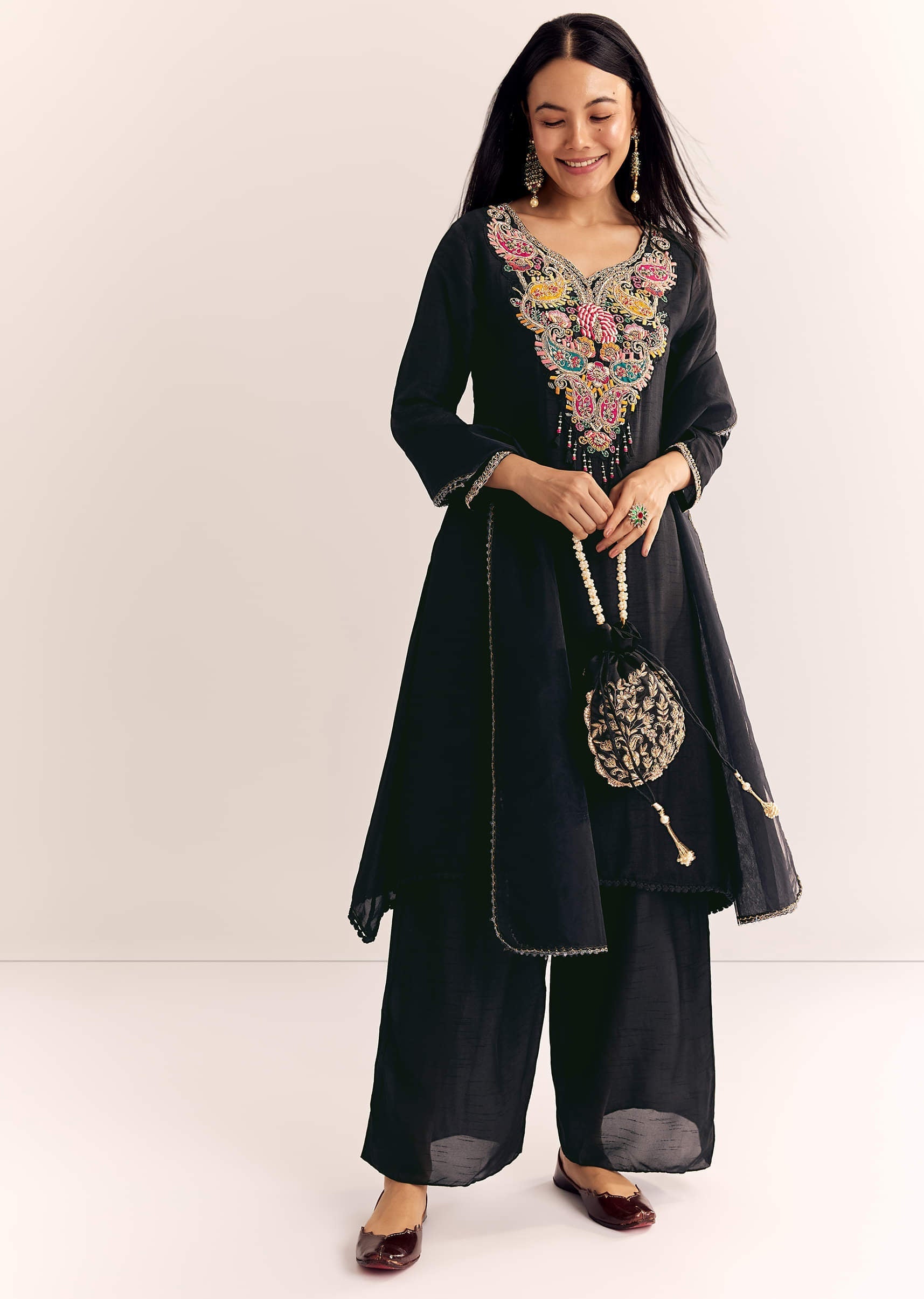 black-zardosi-work-dola-silk-kurta-set-with-organza-dupatta-sg324554-4_ba21efe1-ac26-4af3-af70-71b53c21d2b4.jpg
