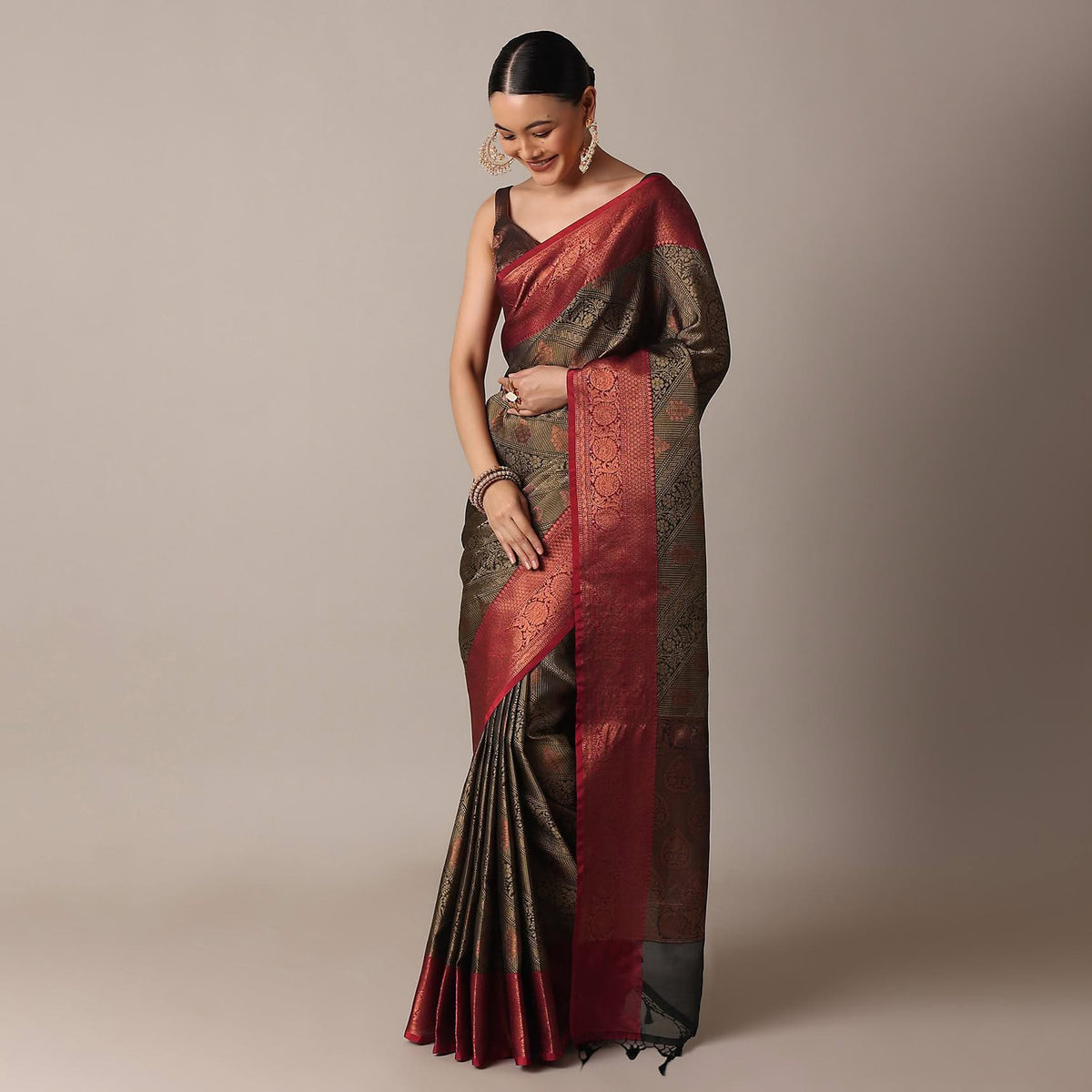black_and_gold_banarasi_tunchui_silk_saree_with_unstitched_b-sg212914_8_86656ced-c1d2-4a29-a6b2-6767fe669c94.jpg