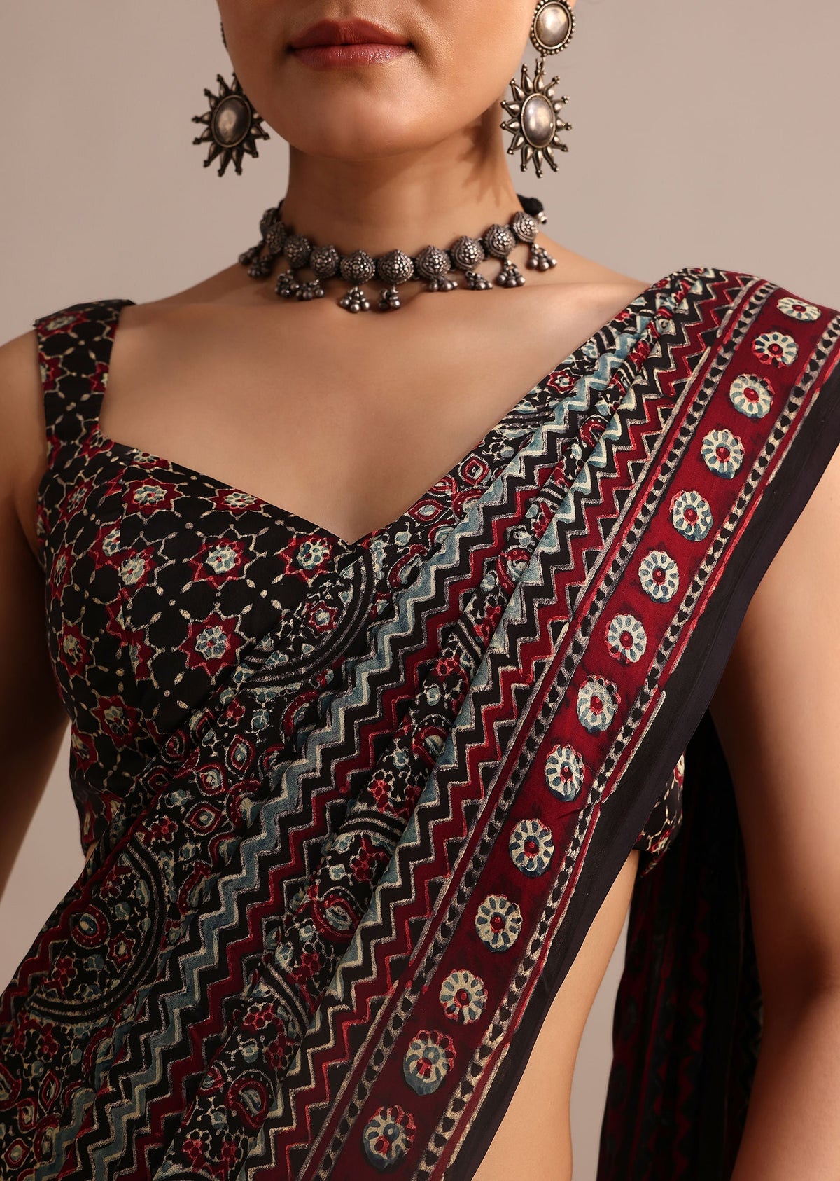 black_and_red_modal_satin_ajrakh_handblock-sg255141_11_dc10be43-2c80-4e0d-895f-ef167b721bf6.jpg