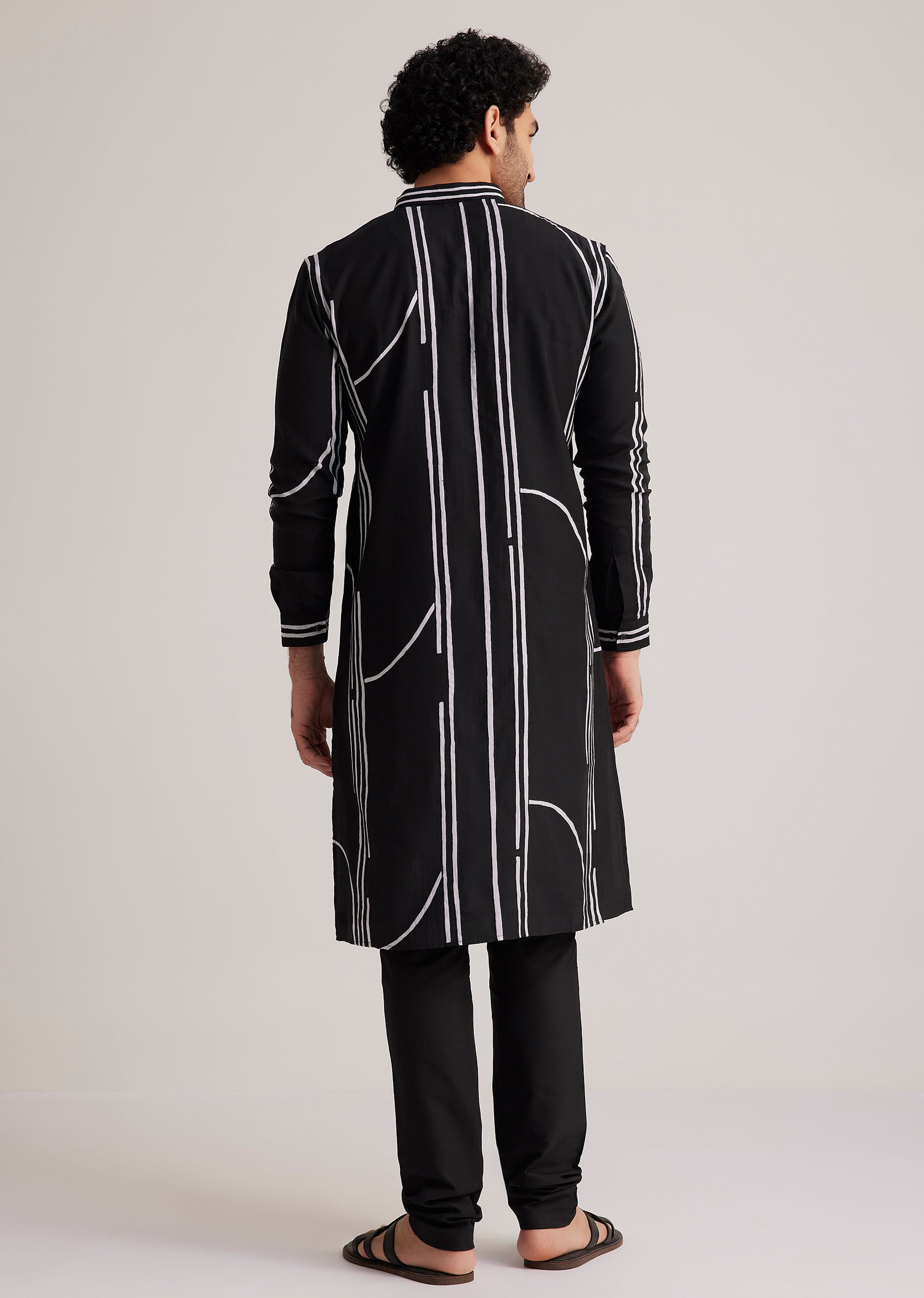 black_and_white_abstract_printed_kurta_set-sg259111_2_d3b2c902-f4ec-4bf1-bdd0-6bc5b7078fb3.jpg