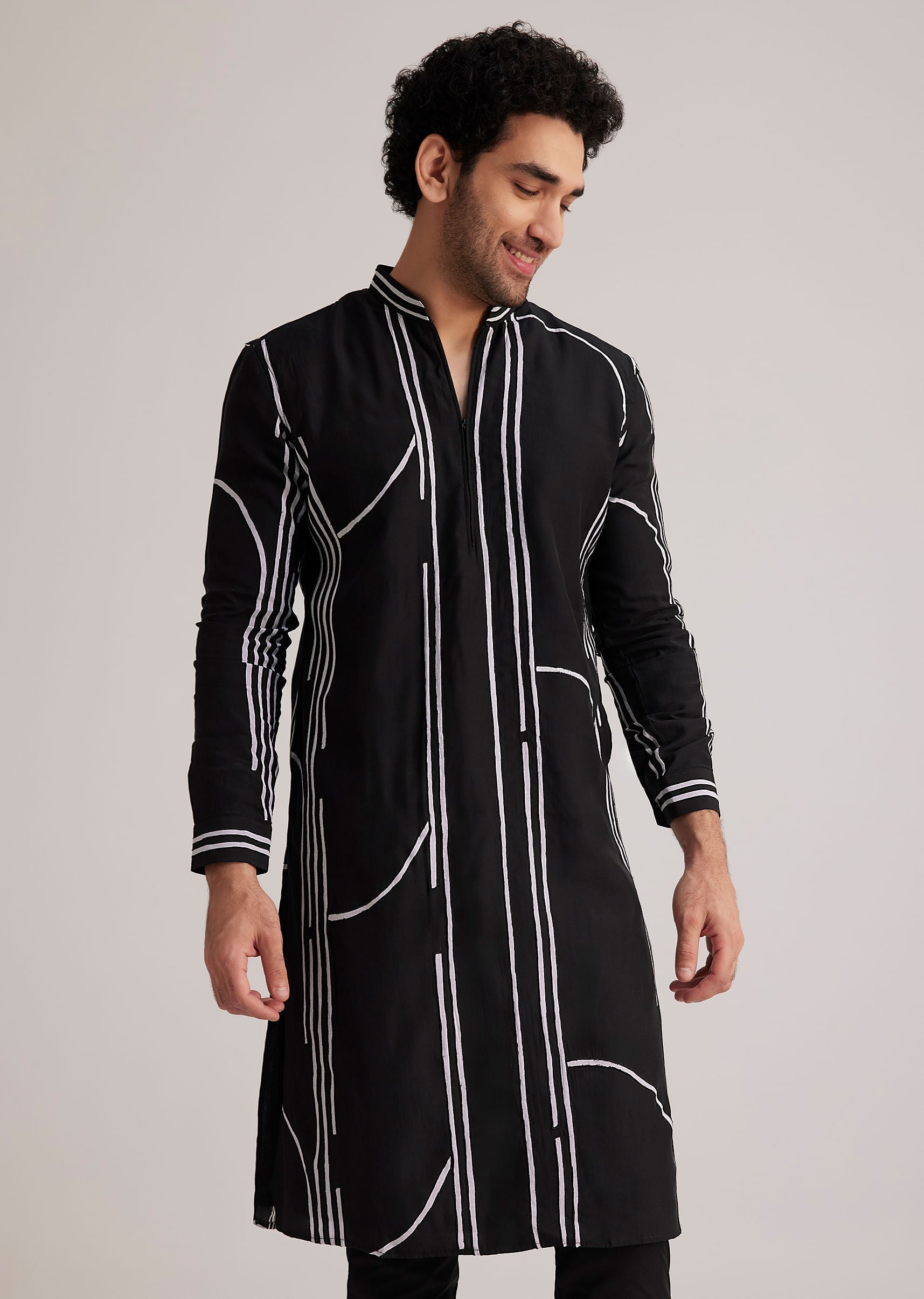 black_and_white_abstract_printed_kurta_set-sg259111_4_9a3fed64-efc6-4575-9887-7e3ac351e0fb.jpg