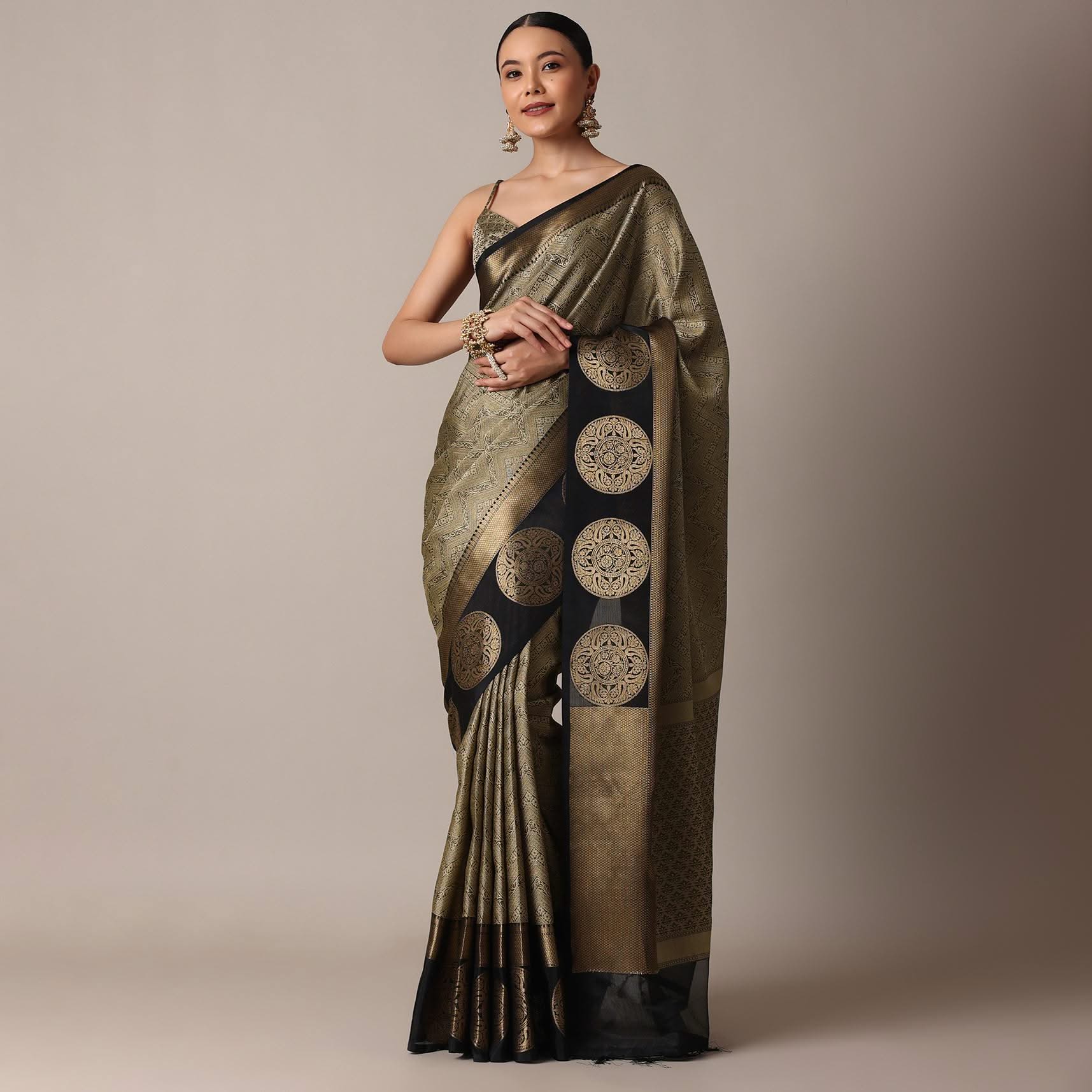 black_banarasi_tunchui_silk_saree_with_gold_motifs_and_unsti-sg212936_8_f6bc8fc0-a02d-46f7-bf35-951cbaf44a64.jpg
