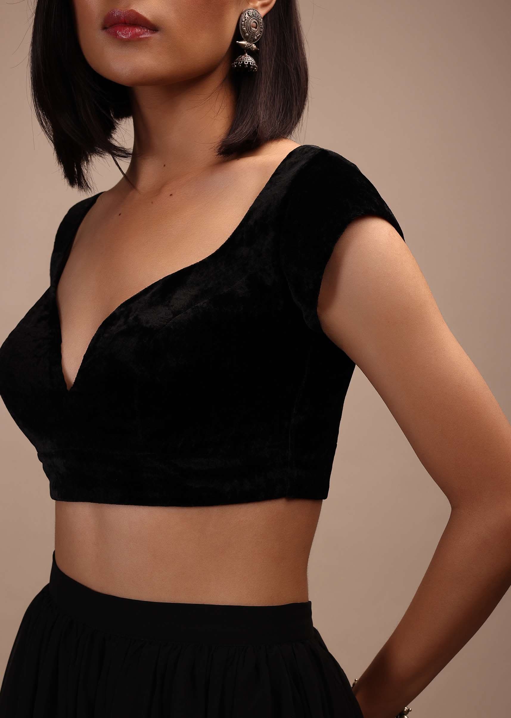 black_cap_sleeves_blouse-m001blat446y-sg92241_4_292a4b41-0aaa-44d4-8f24-fbbf0753ebcf.jpg