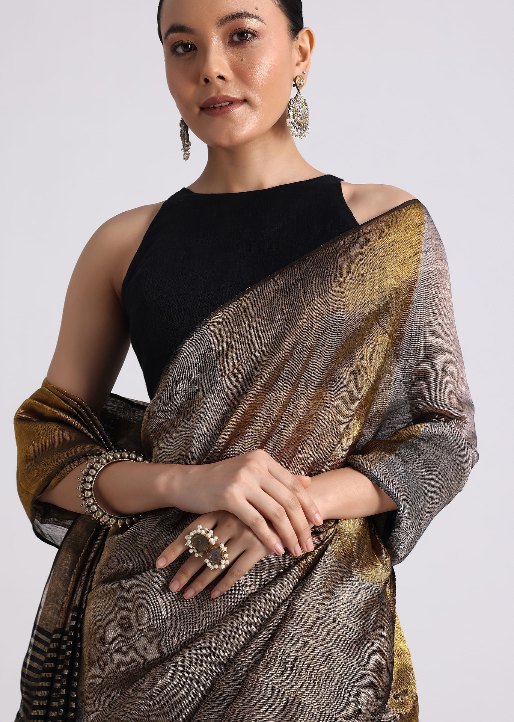black_coloblock_linen_tissue_woven_saree-sg262484_11_572f65fd-f35a-4646-ba44-bd7a2c951907.jpg