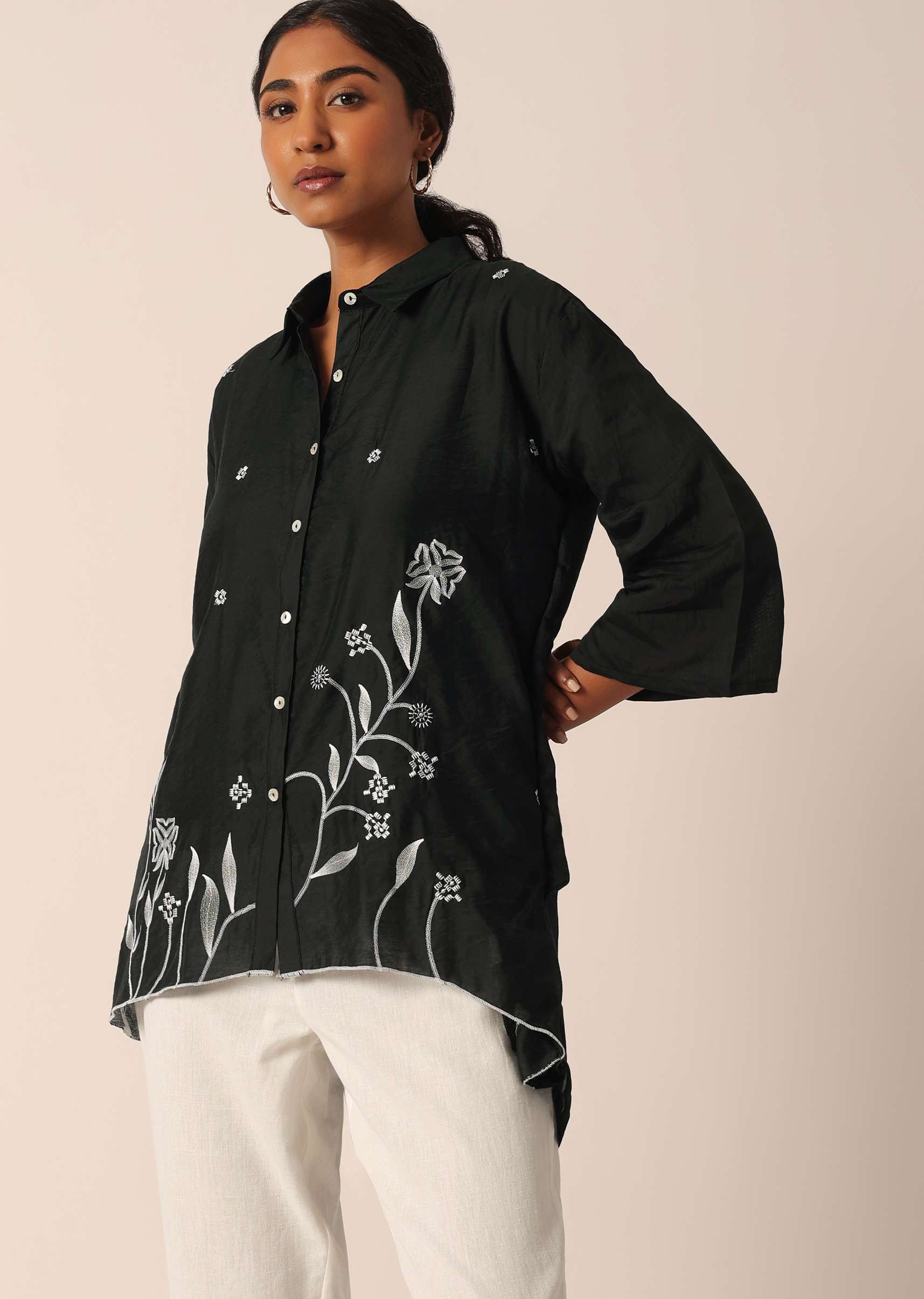 black_cotton_embroidered-sg193985_6_626eceac-2398-4c1f-8c77-3b01e831f739.jpg