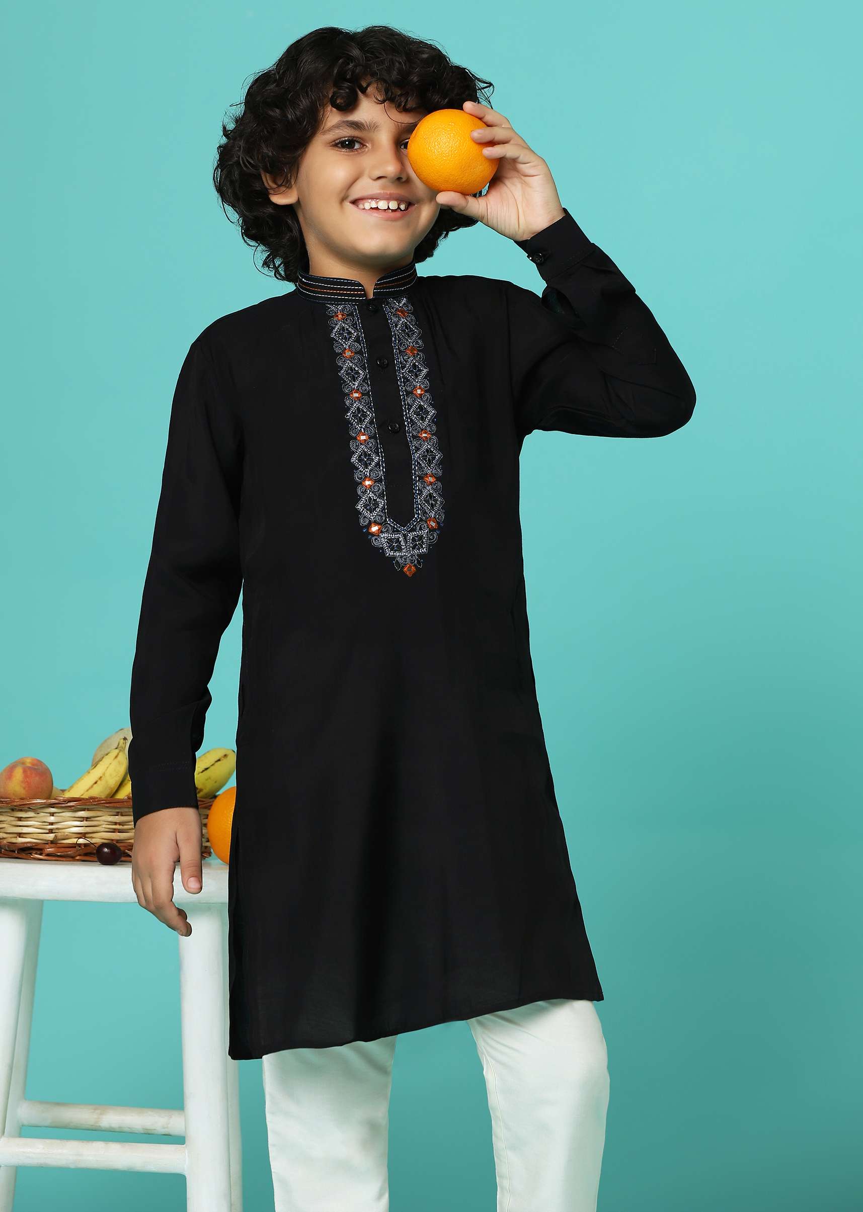 black_embroidered_kurta-sg159760_3_eab62900-a655-49ff-8cad-6f982eee5d53.jpg