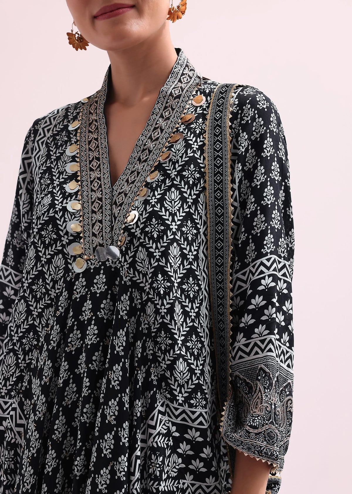 black_embroidered_kurta_palazzo_set_with_potli-sg216663_1_dd397290-d8bd-45af-9c3d-fb7bf9268ae7.jpg