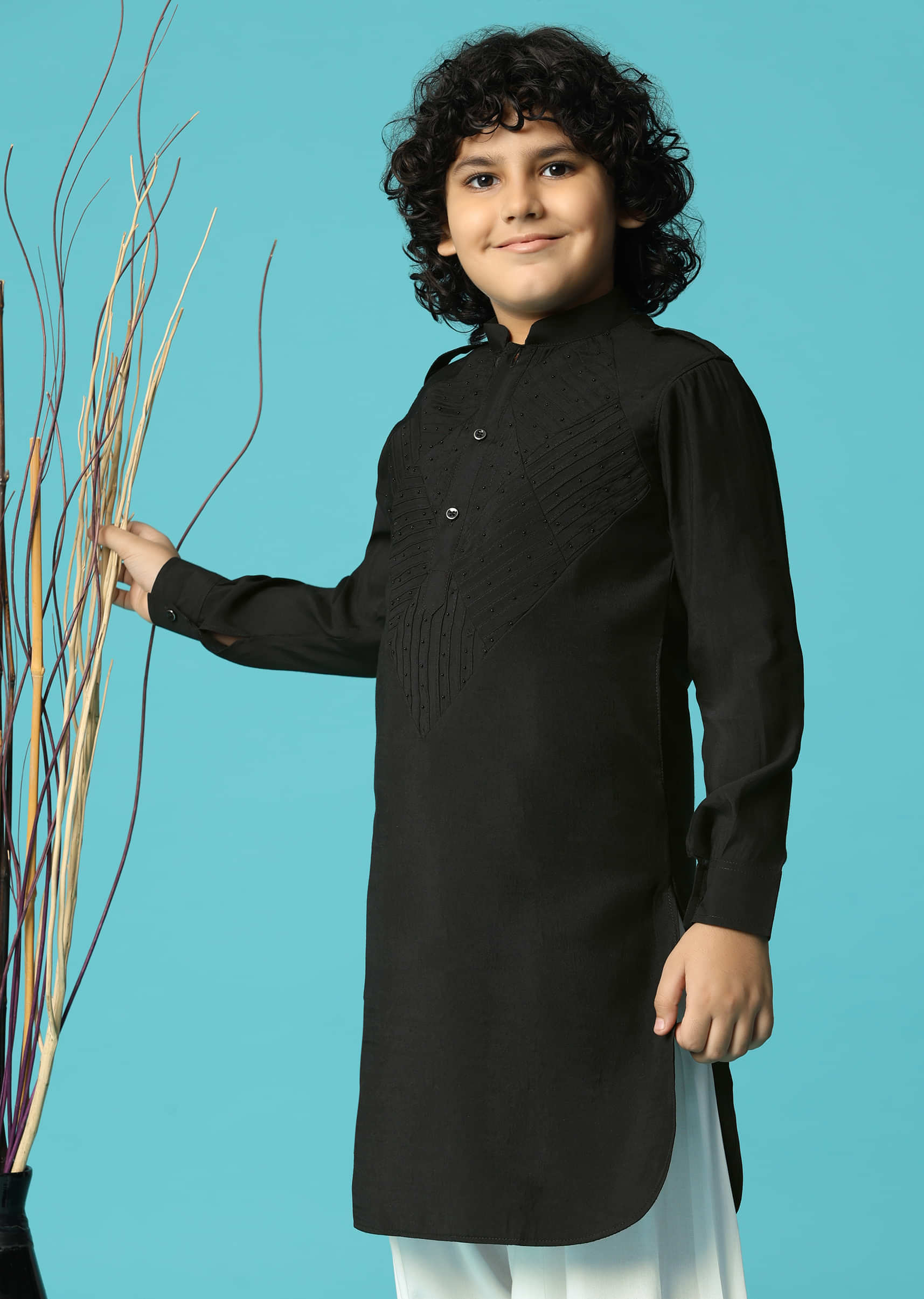 black_embroidered_silk_kurta_salw-sg242300_11_e1bdcf29-014f-48f0-a144-4c8c268a84a5.jpg