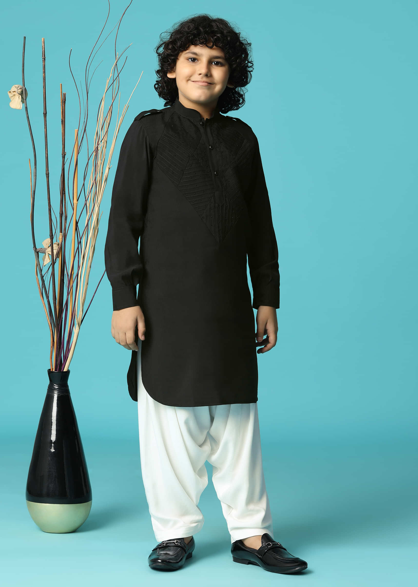 black_embroidered_silk_kurta_salw-sg242300_9_79aad522-ea7c-4c4d-838d-7f0409358022.jpg