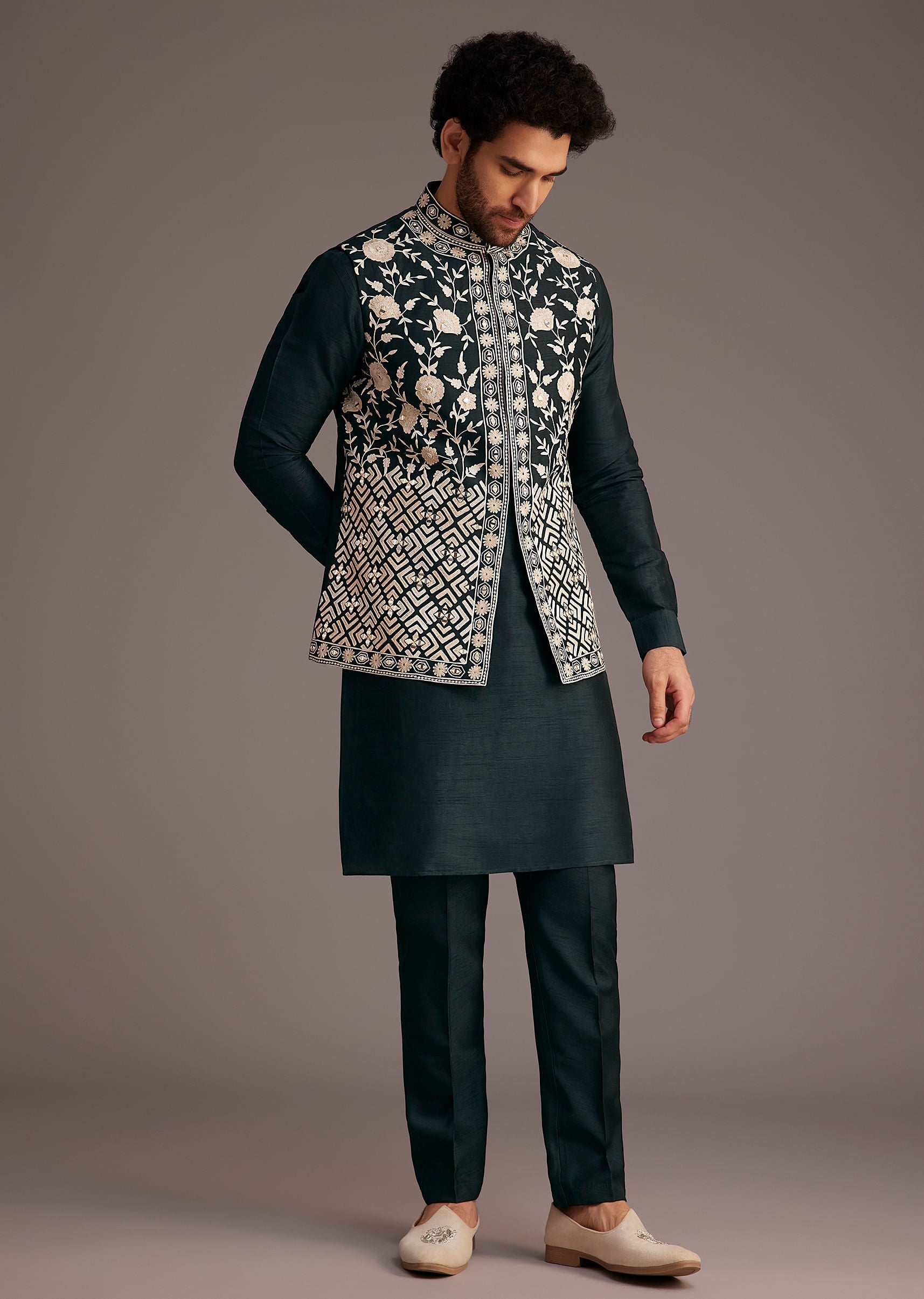black_floral_embroidered_jacket_kurta-sg259805_5_5e3f92eb-fa20-40c9-93e5-8e071dc1fa29.jpg