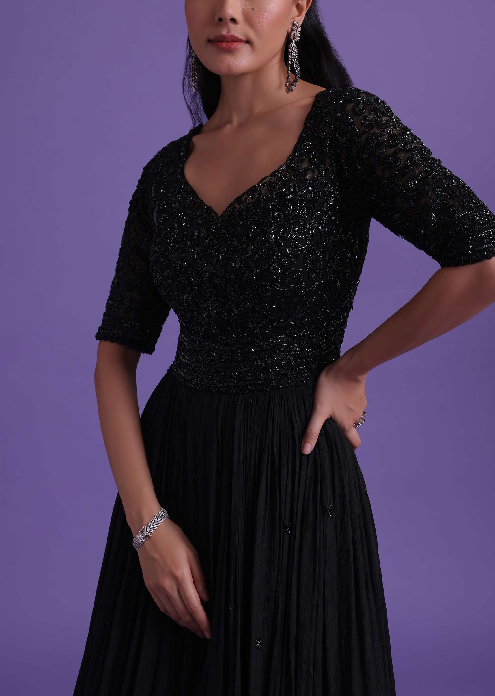 black_gown_in_chinon_with_cut_dana-sg160073_16_eba78693-dc1f-4c16-b6b9-6367e8d8d617.jpg