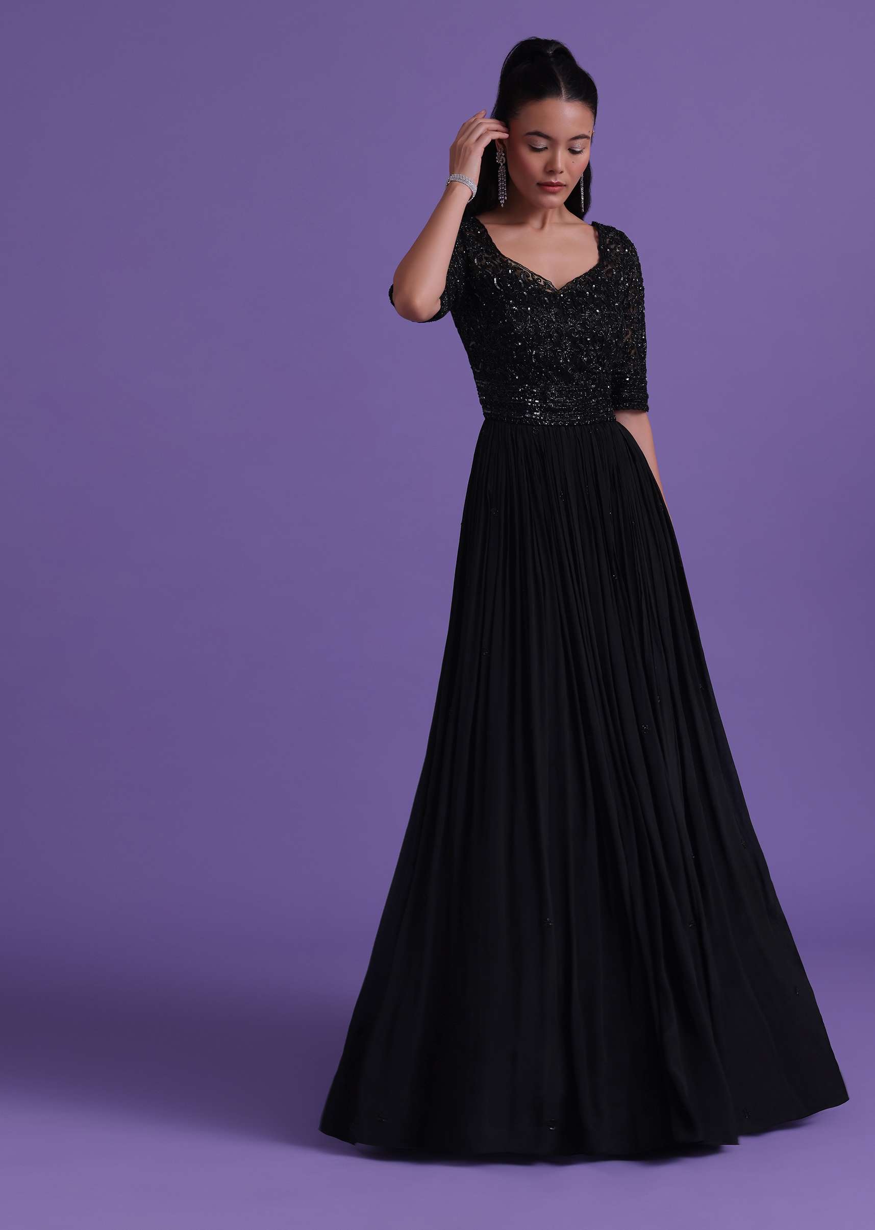 black_gown_in_chinon_with_cut_dana-sg160073_18_0899dd27-8f45-4560-9306-d59c295de3fd.jpg