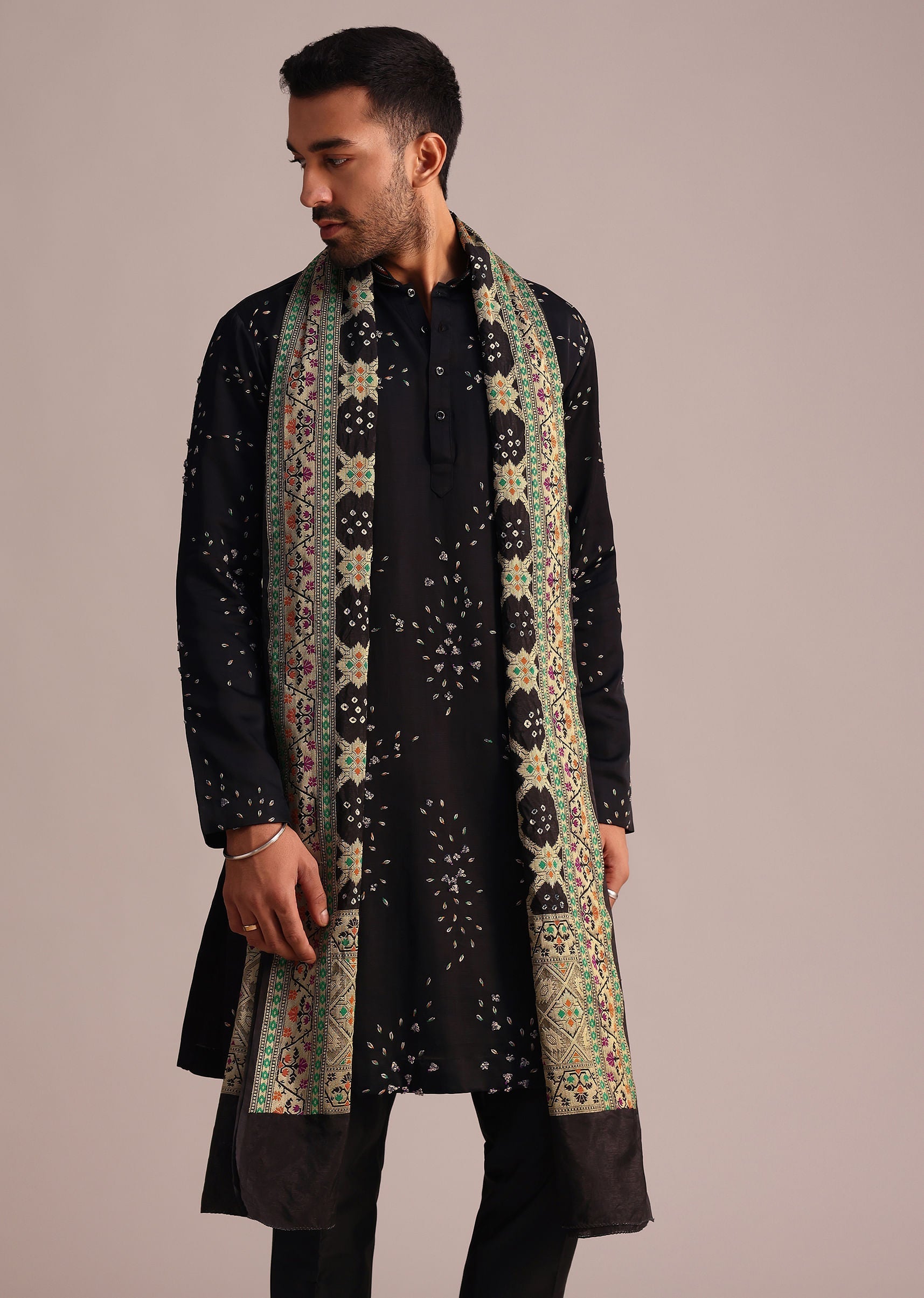 black_hand_work_kurta_set_with_dupatta-sg252735_4_78372404-9413-46fc-96a1-17eed12d97b4.jpg