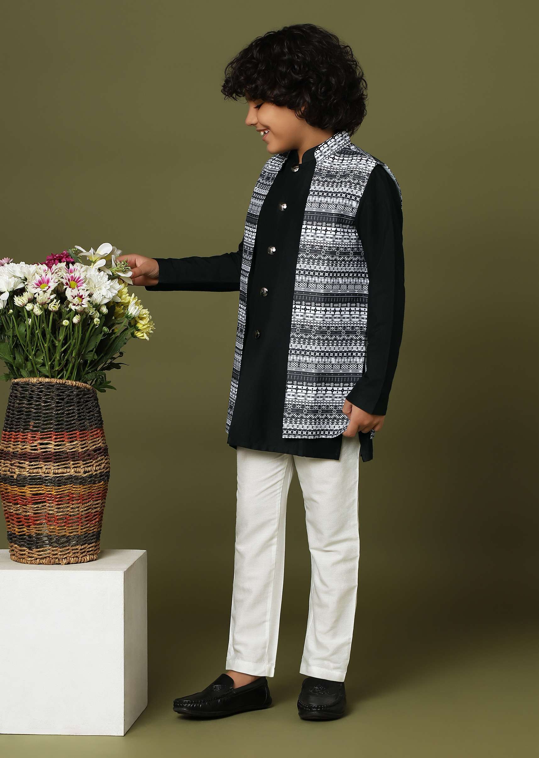 black_jacket_kurta_set-sg158520_6_10c44bc6-1b4a-4479-ab56-410987c4f65d.jpg