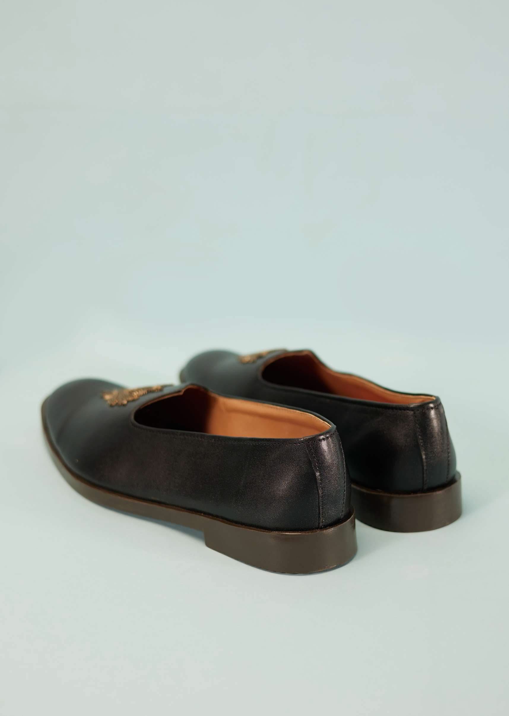 black_juttis_in_leather_with_zari-sg94495_6_4ab66918-4830-4183-987f-ccfa2d1e05ba.jpg
