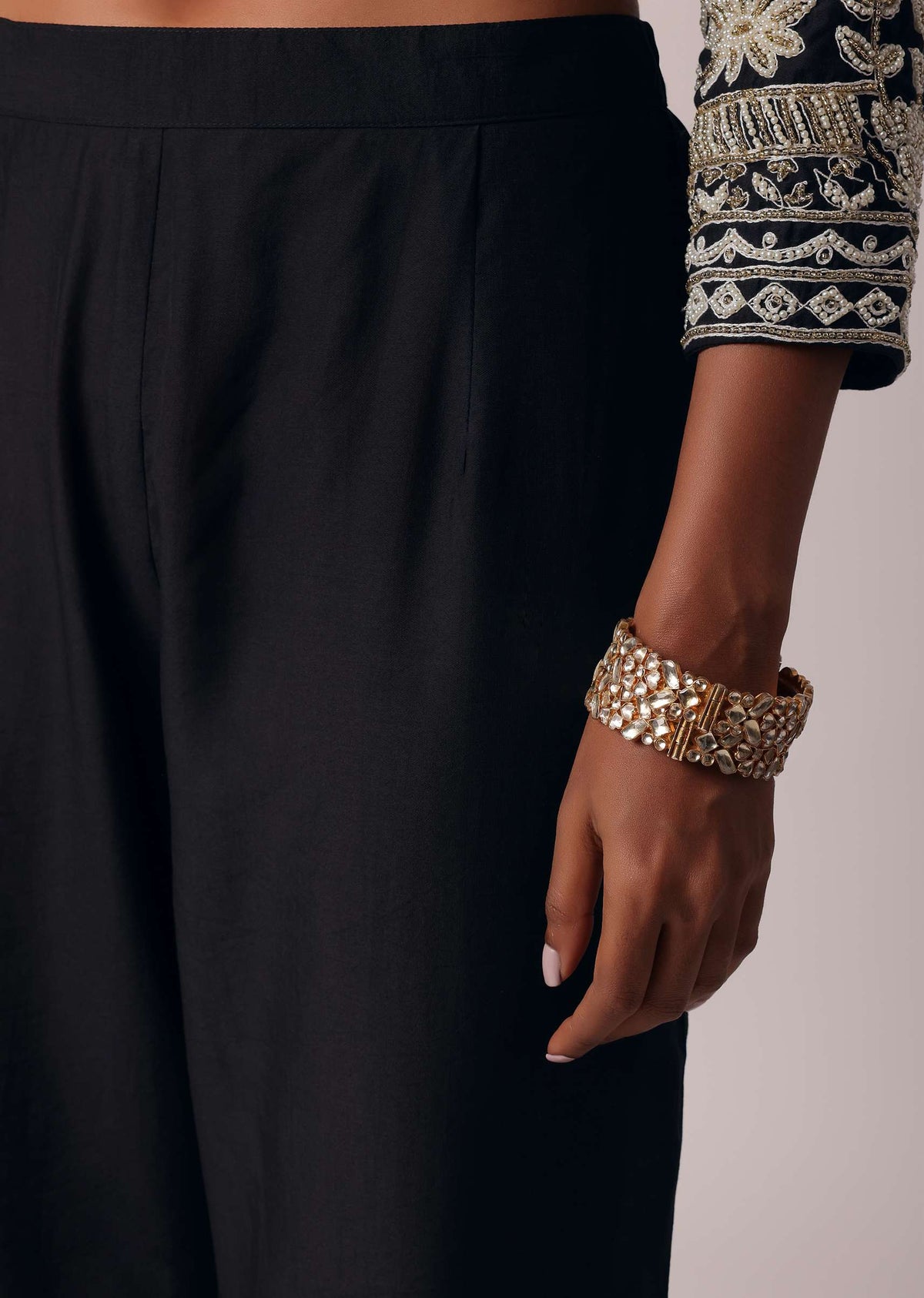 black_pant_set_with_pearl_embroidered_kurta_-sg207610_3_4f07bd96-ce16-489e-85f6-4e8d740ff8f8.jpg