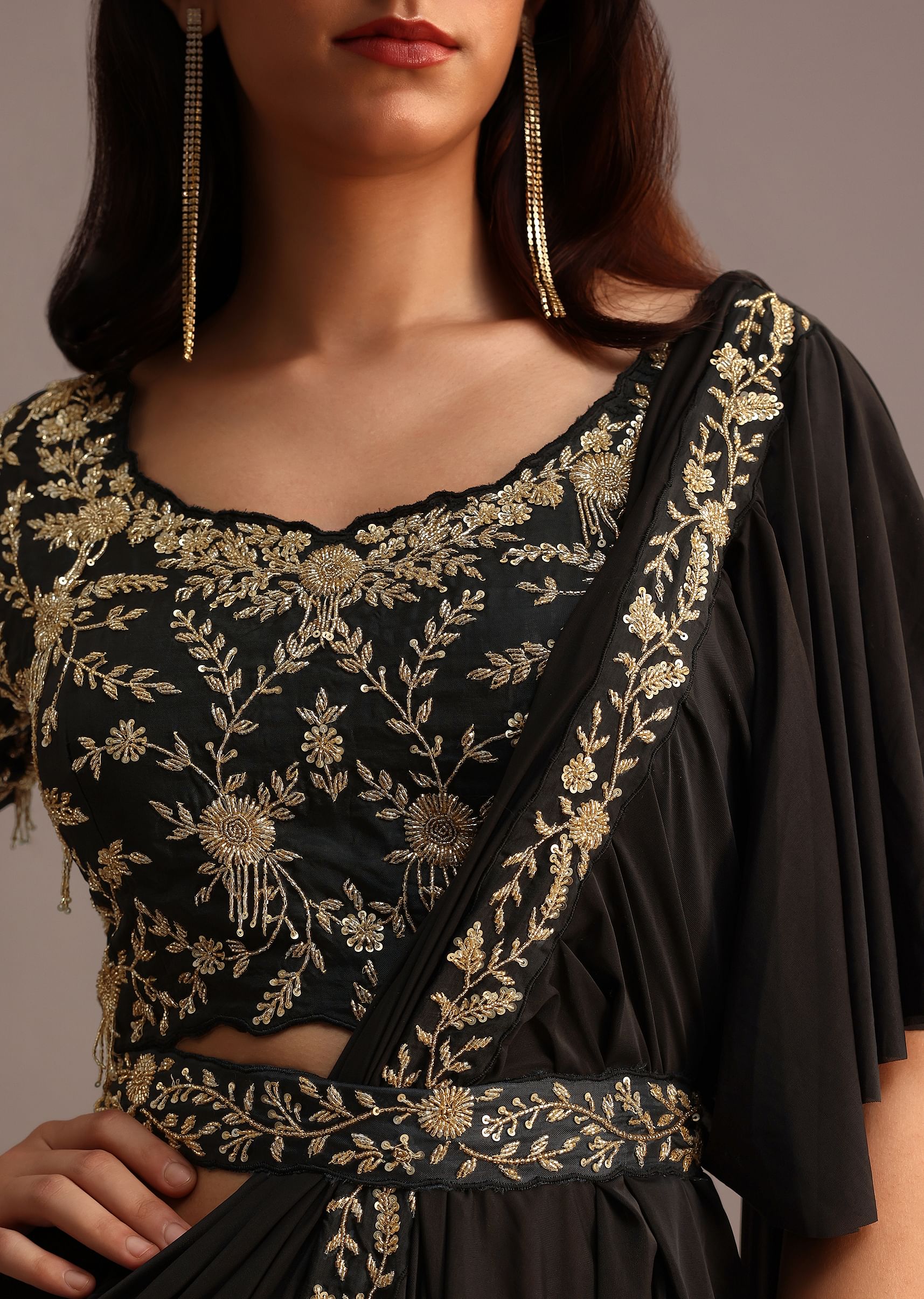 black_ready_pleated_frills_saree_with_embroided_blouse_and_b-sg264731_7_0425e773-8c02-42aa-ad40-9b86502e3f04.jpg