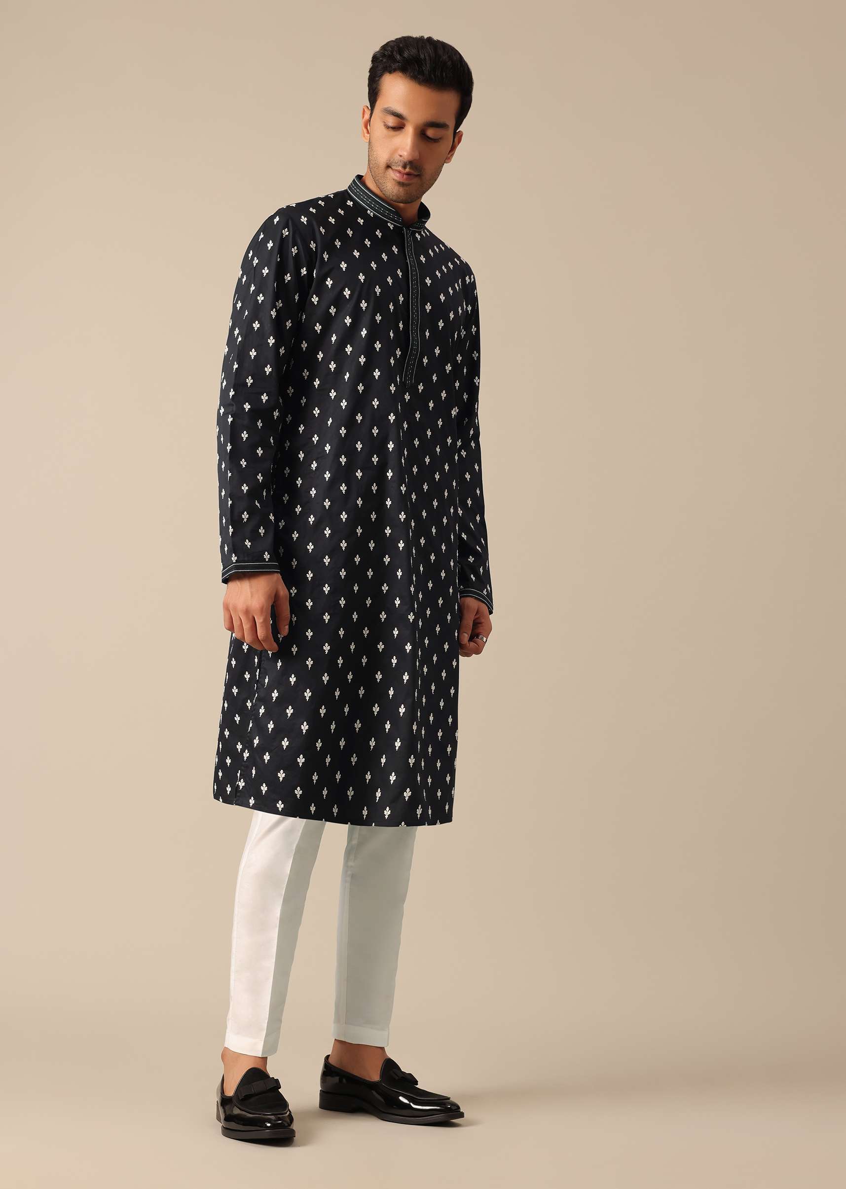 black_silk_kurta_set_with_thread_work_and_dupatta-sg185733_9_aaa72bc7-8e85-4db5-bece-96c86ce6d3e6.jpg
