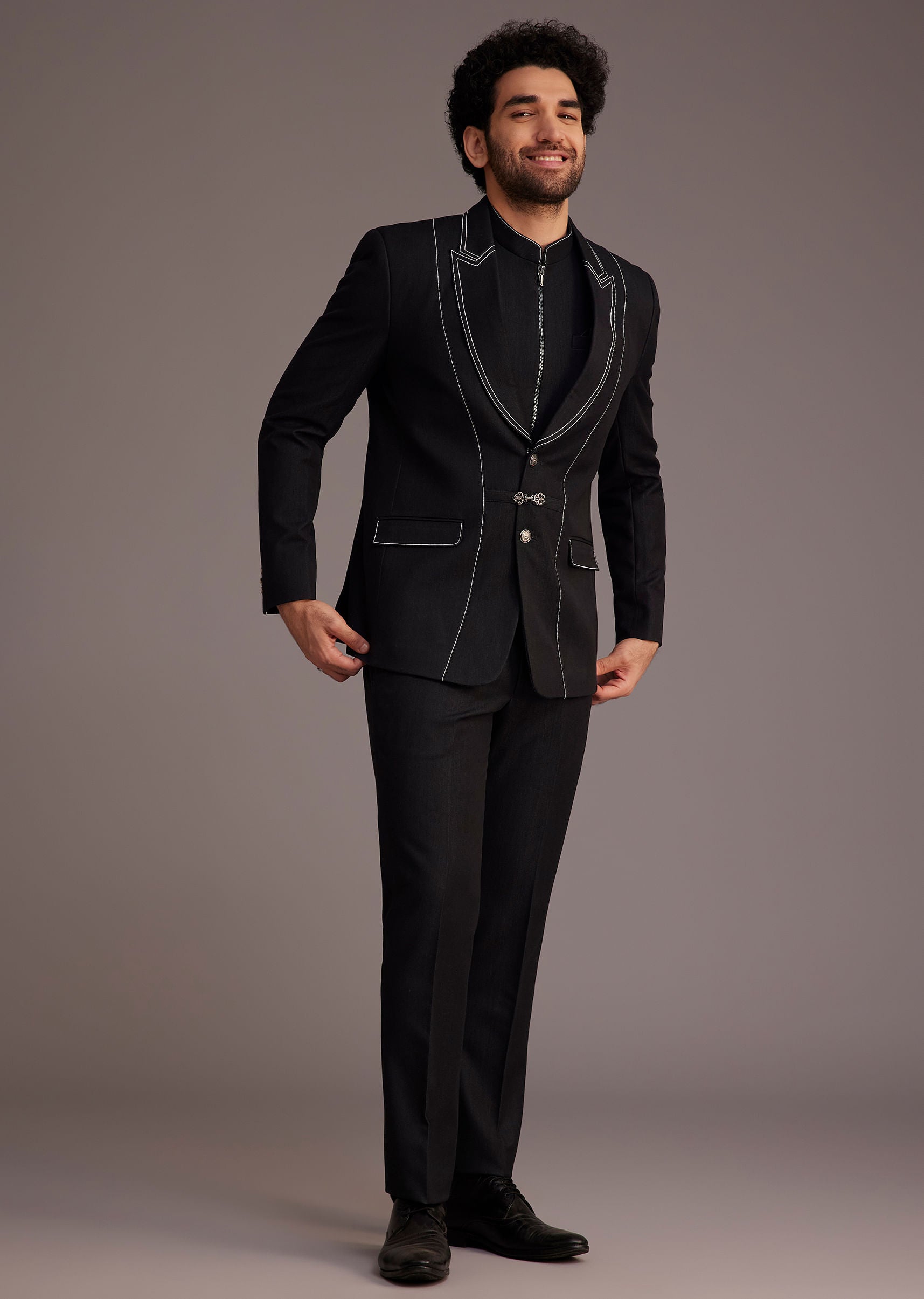 black_suit_with_white_piping_and_chain-sg248324_5_c6025977-65fe-486b-95dd-9995a7d6e97f.jpg